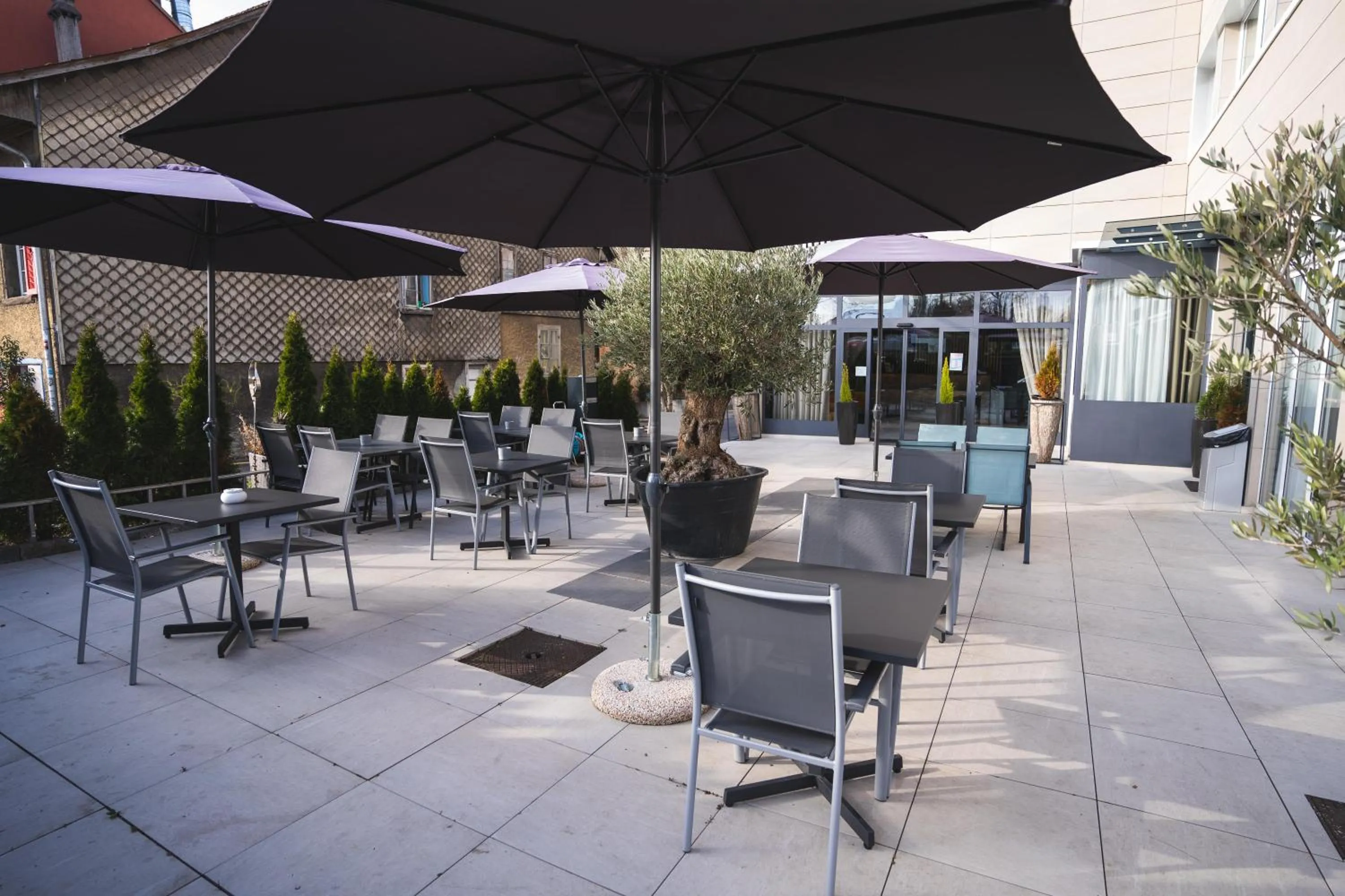 Restaurant/places to eat in My Home Hotel - Free Parking