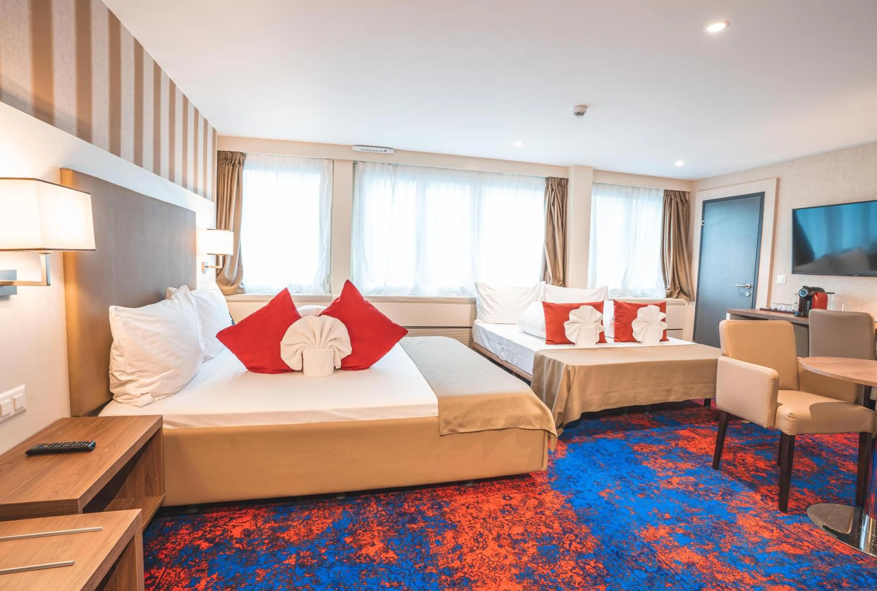 Bed in My Home Hotel - Free Parking