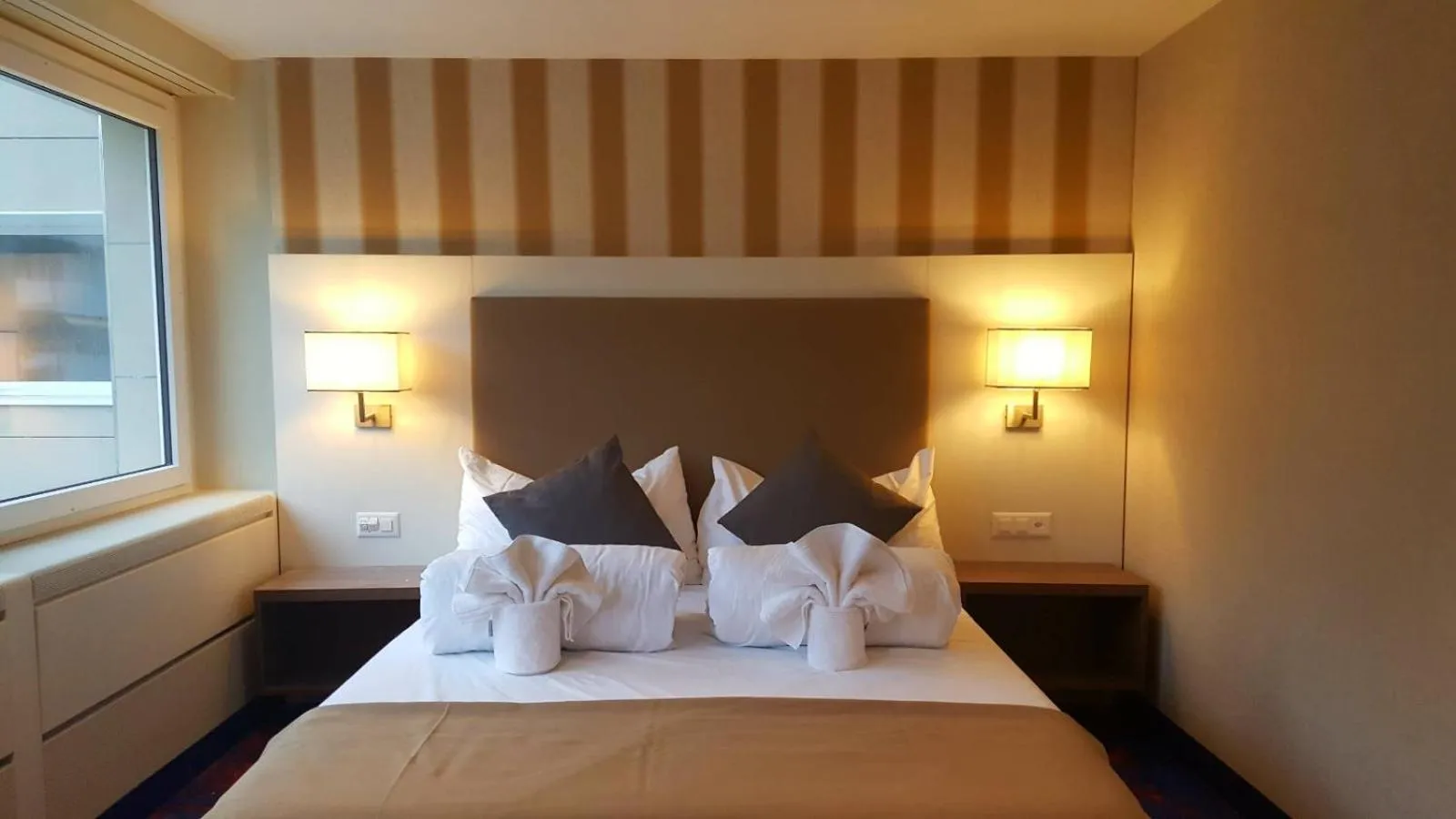 Bed in My Home Hotel - Free Parking