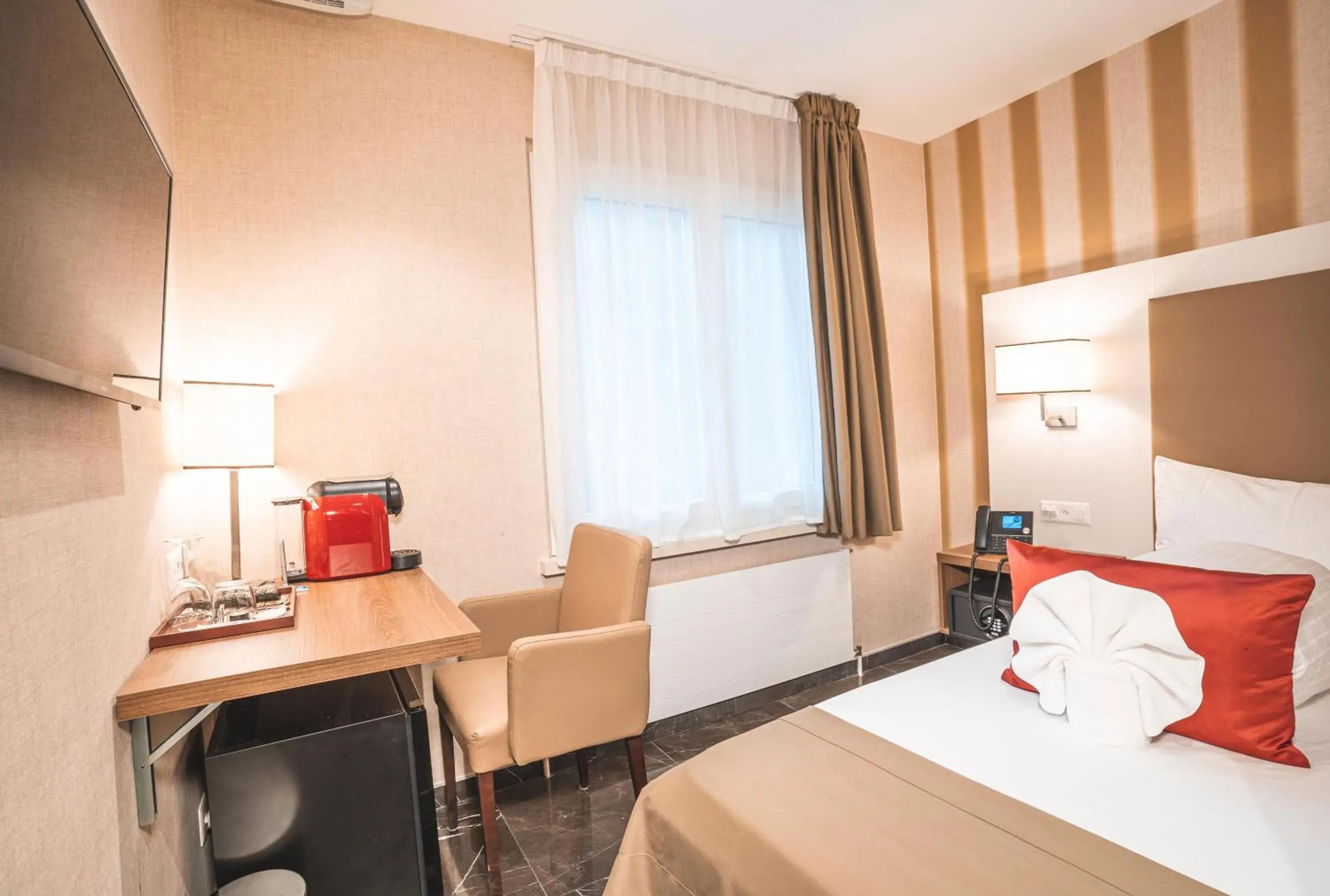 Standard Single Room in My Home Hotel - Free Parking Standard Single Room in My Home Hotel - Free Parking