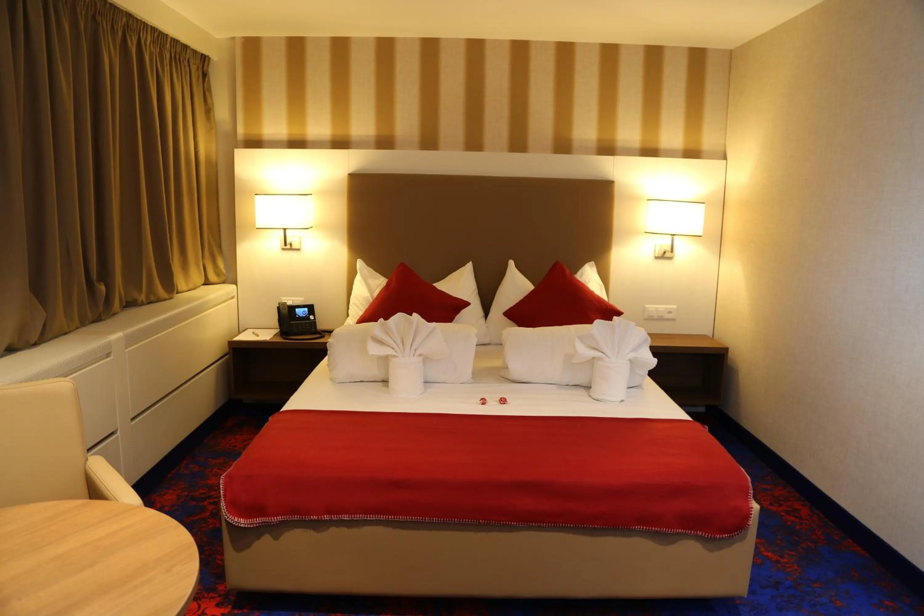 Bed in My Home Hotel - Free Parking