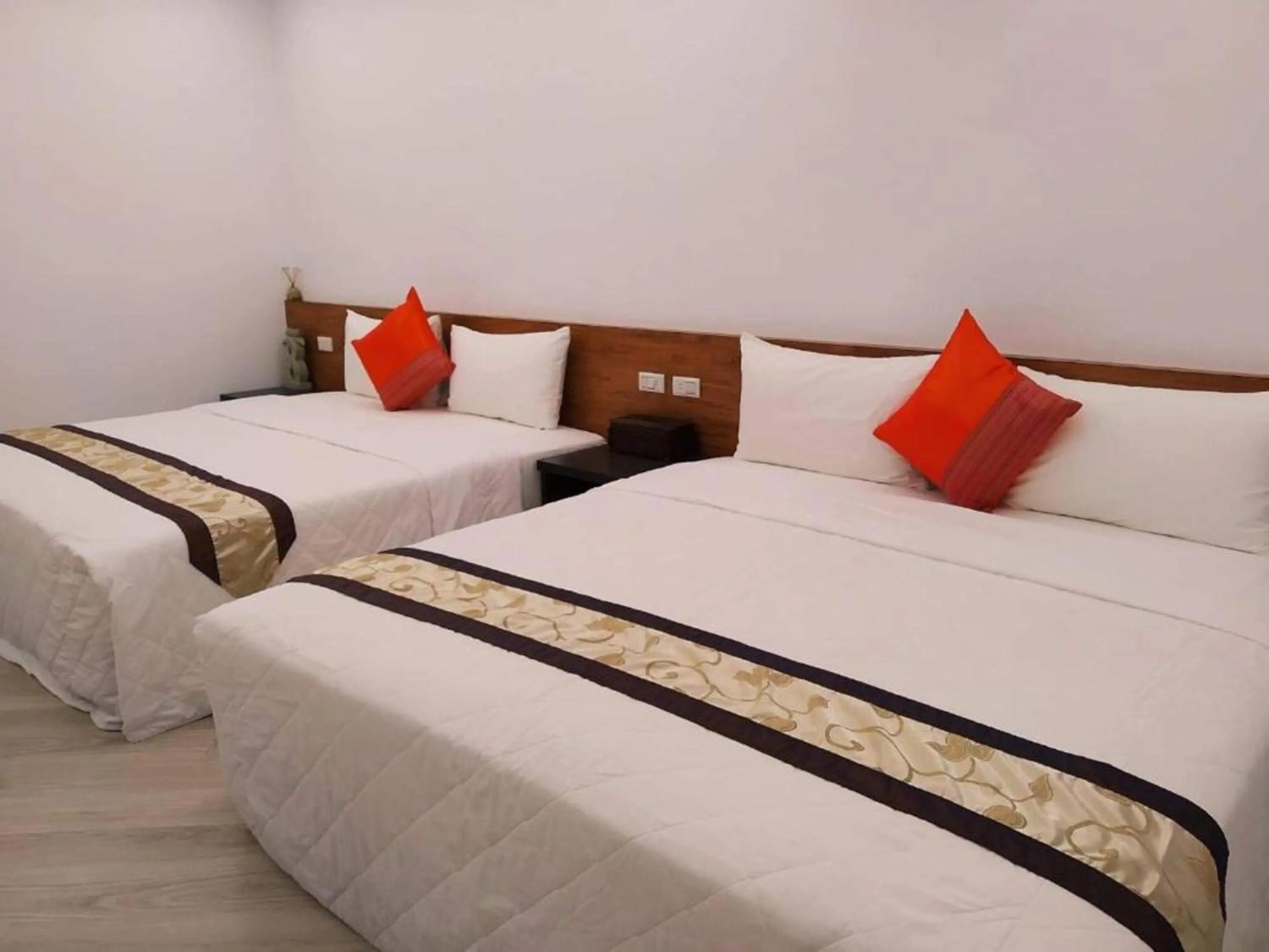 Decorative detail, Bed in Light Mountain Man