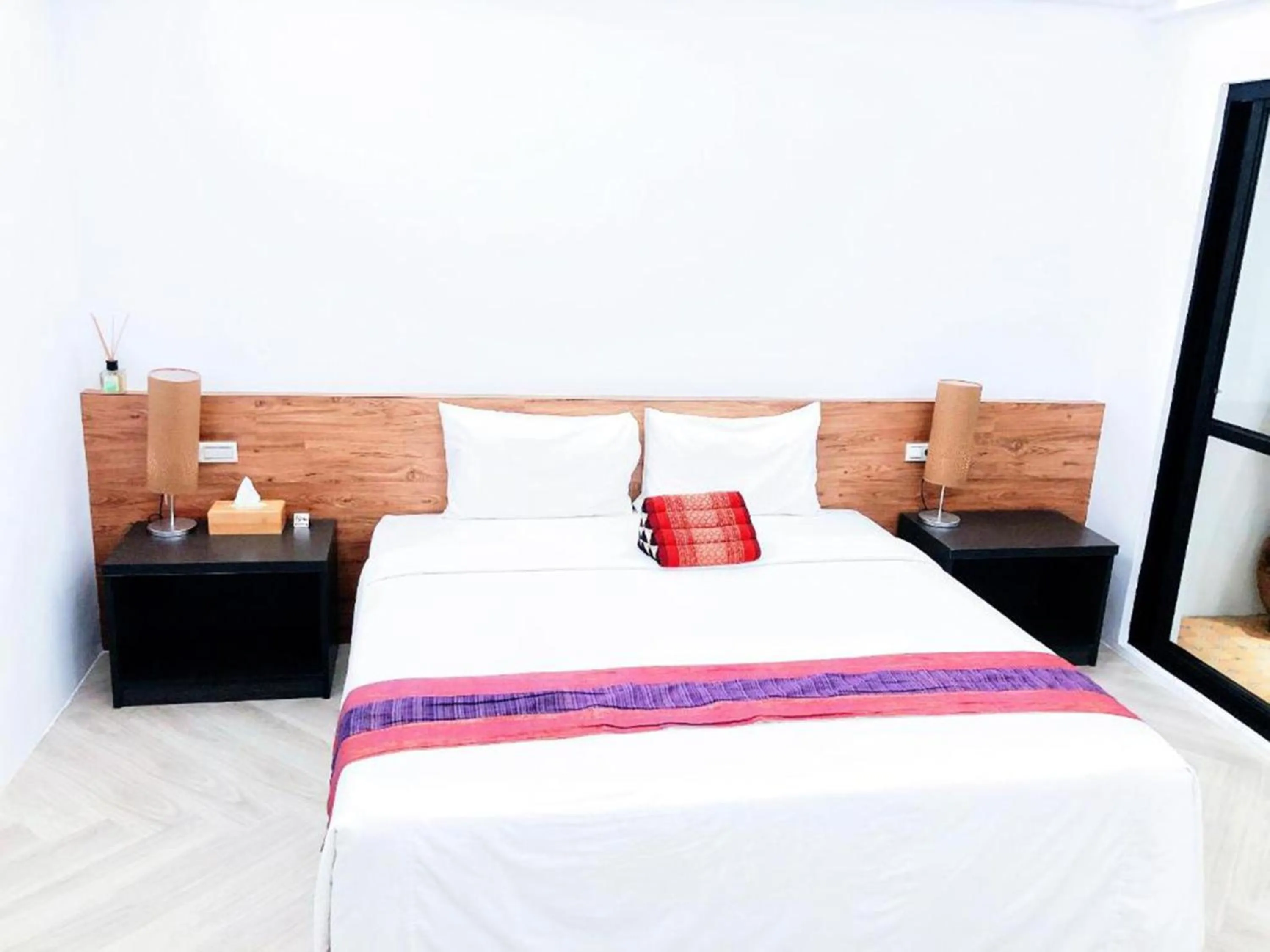 Decorative detail, Bed in Light Mountain Man