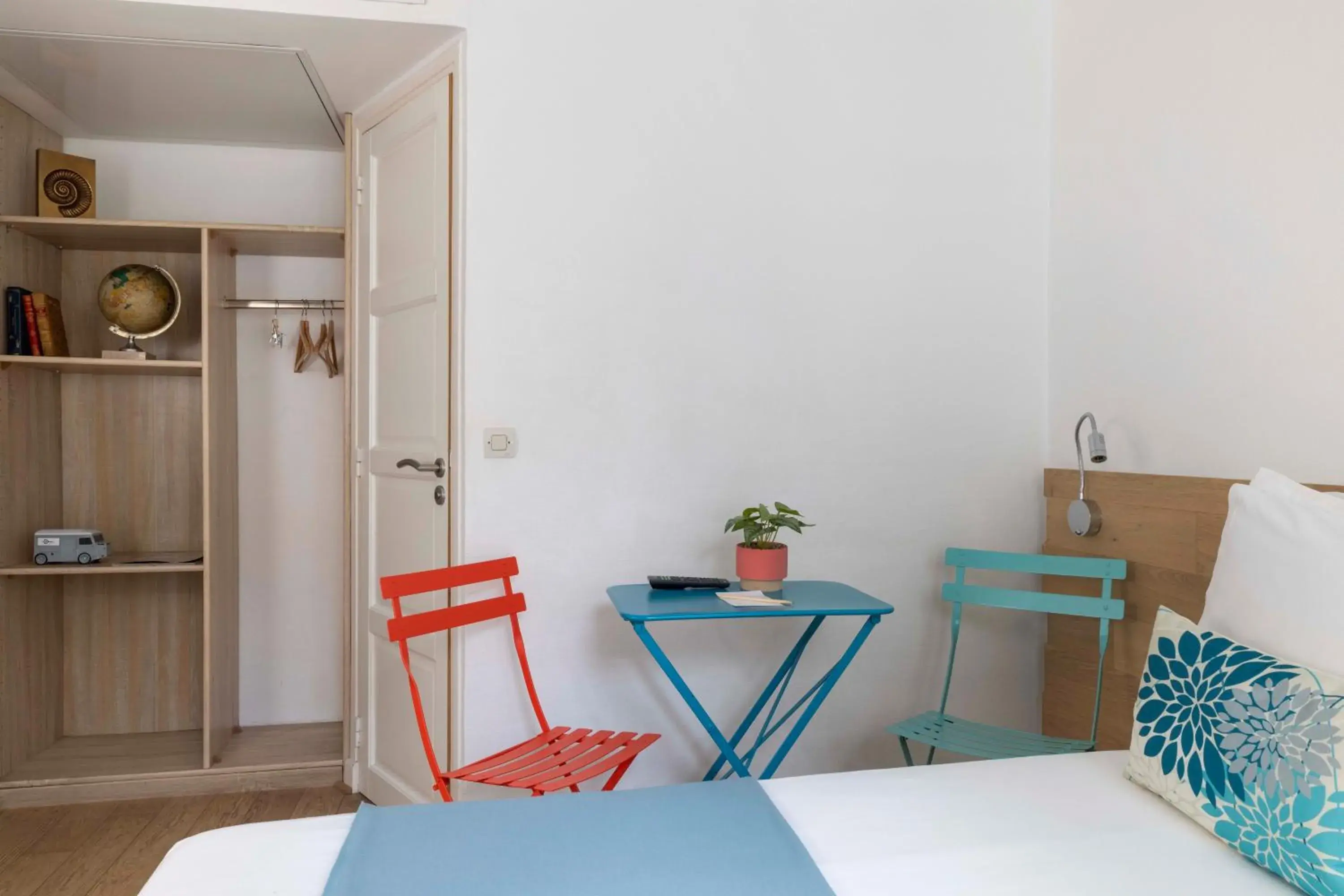 Bedroom, Bed in Grand Hotel du Calvados - Opera Bedroom, Bed in Grand Hotel du Calvados - Opera