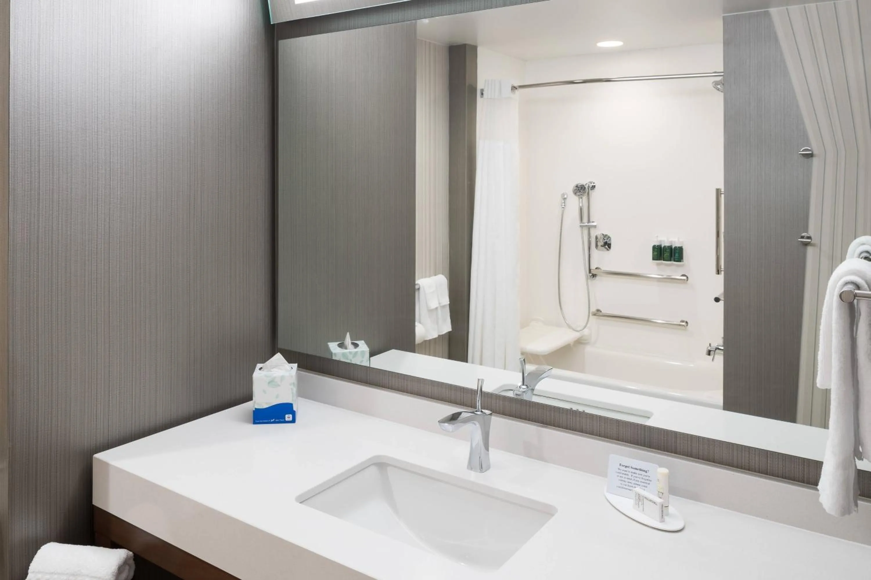 Bathroom in Courtyard by Marriott Hilton Head Island