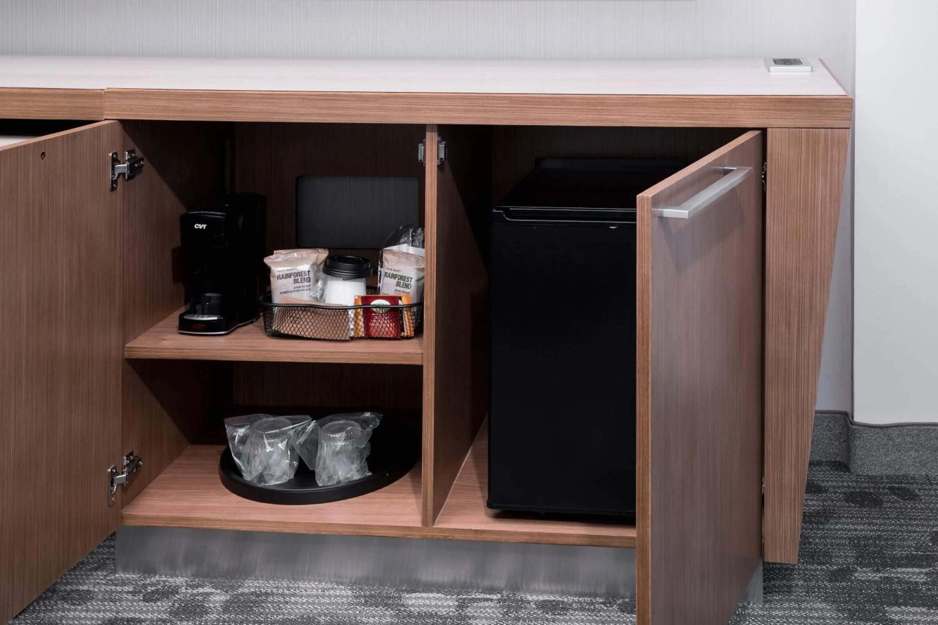 Photo of the whole room in Courtyard by Marriott Hilton Head Island