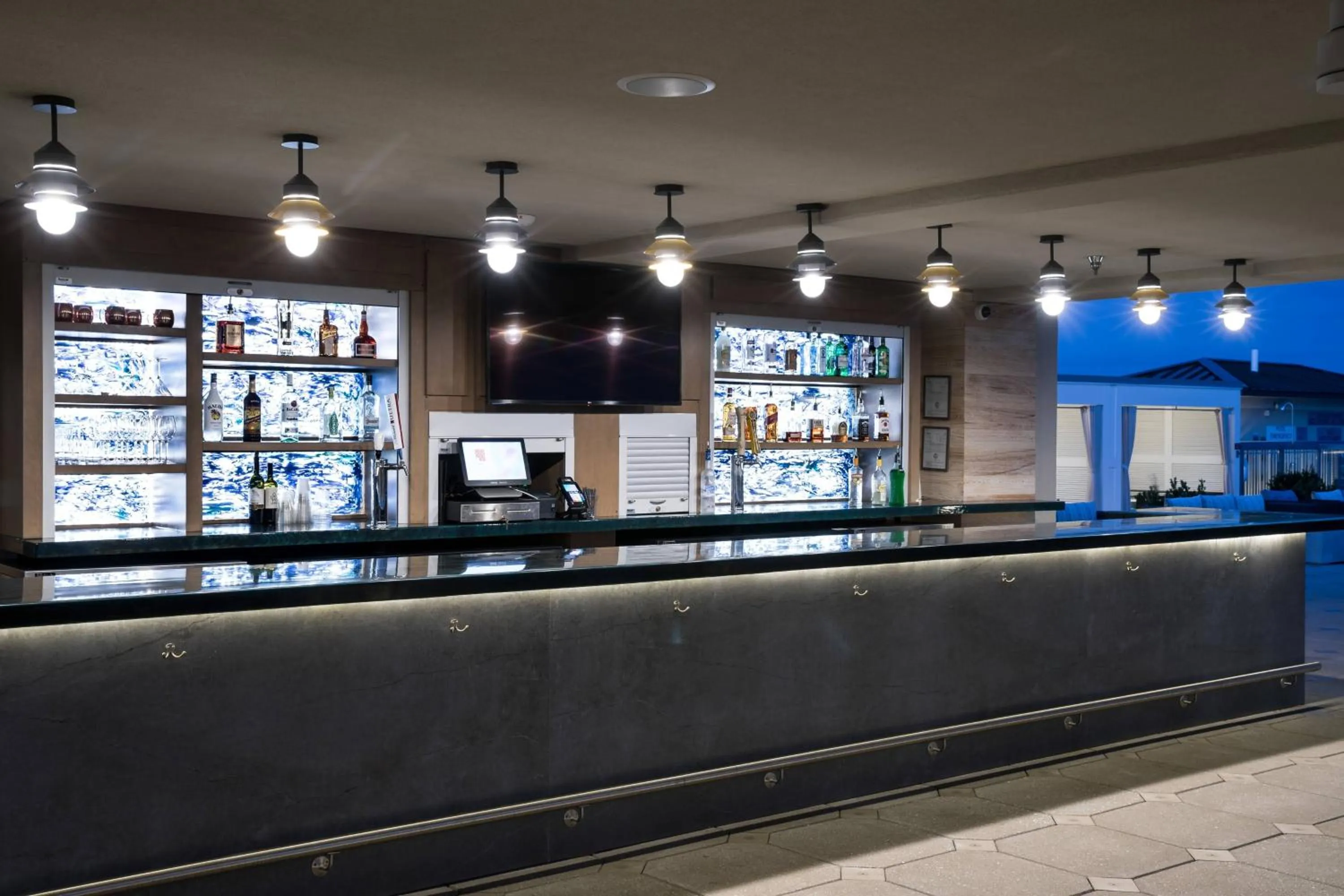 Lounge or bar in Courtyard by Marriott Hilton Head Island