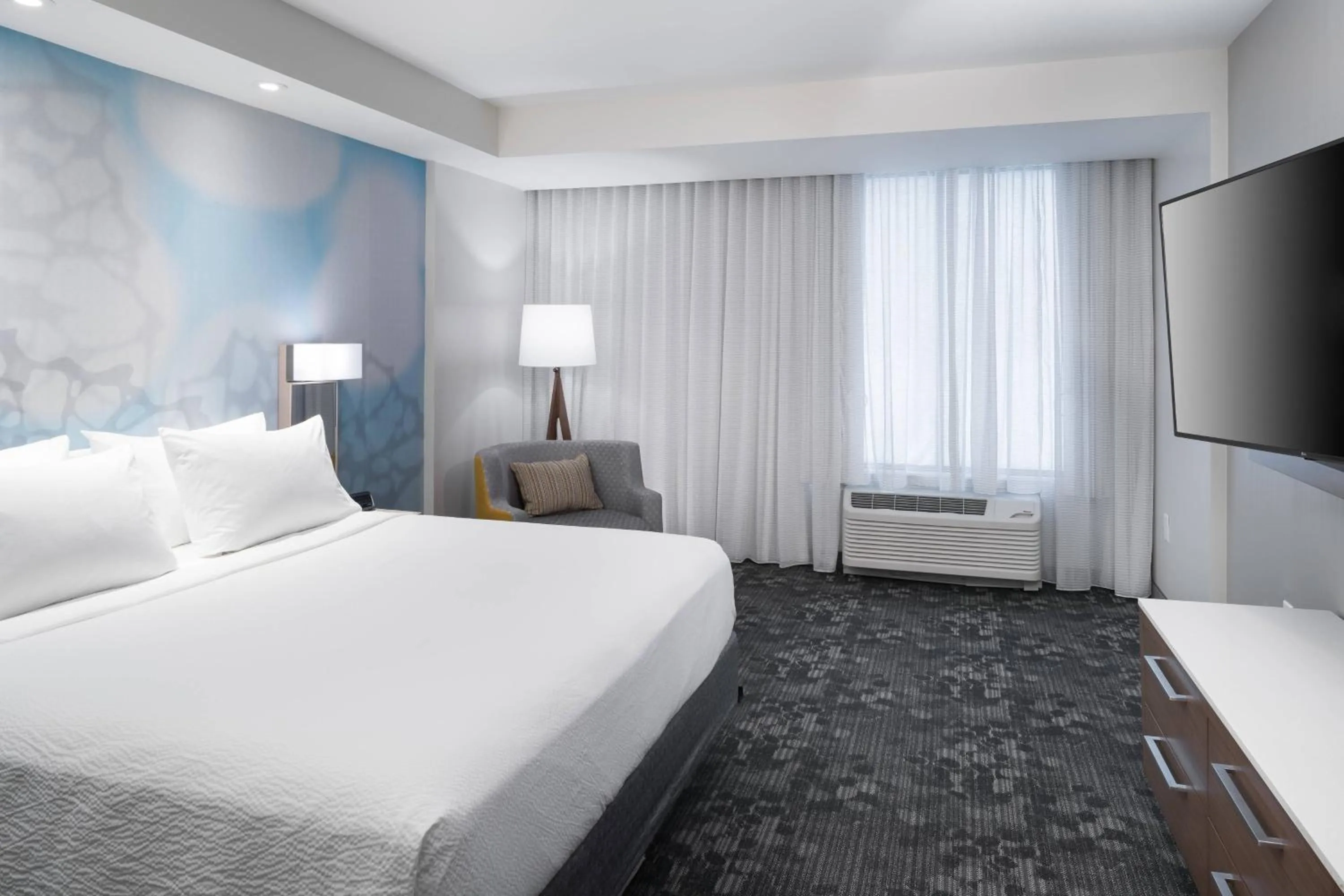 Bedroom, Bed in Courtyard by Marriott Hilton Head Island