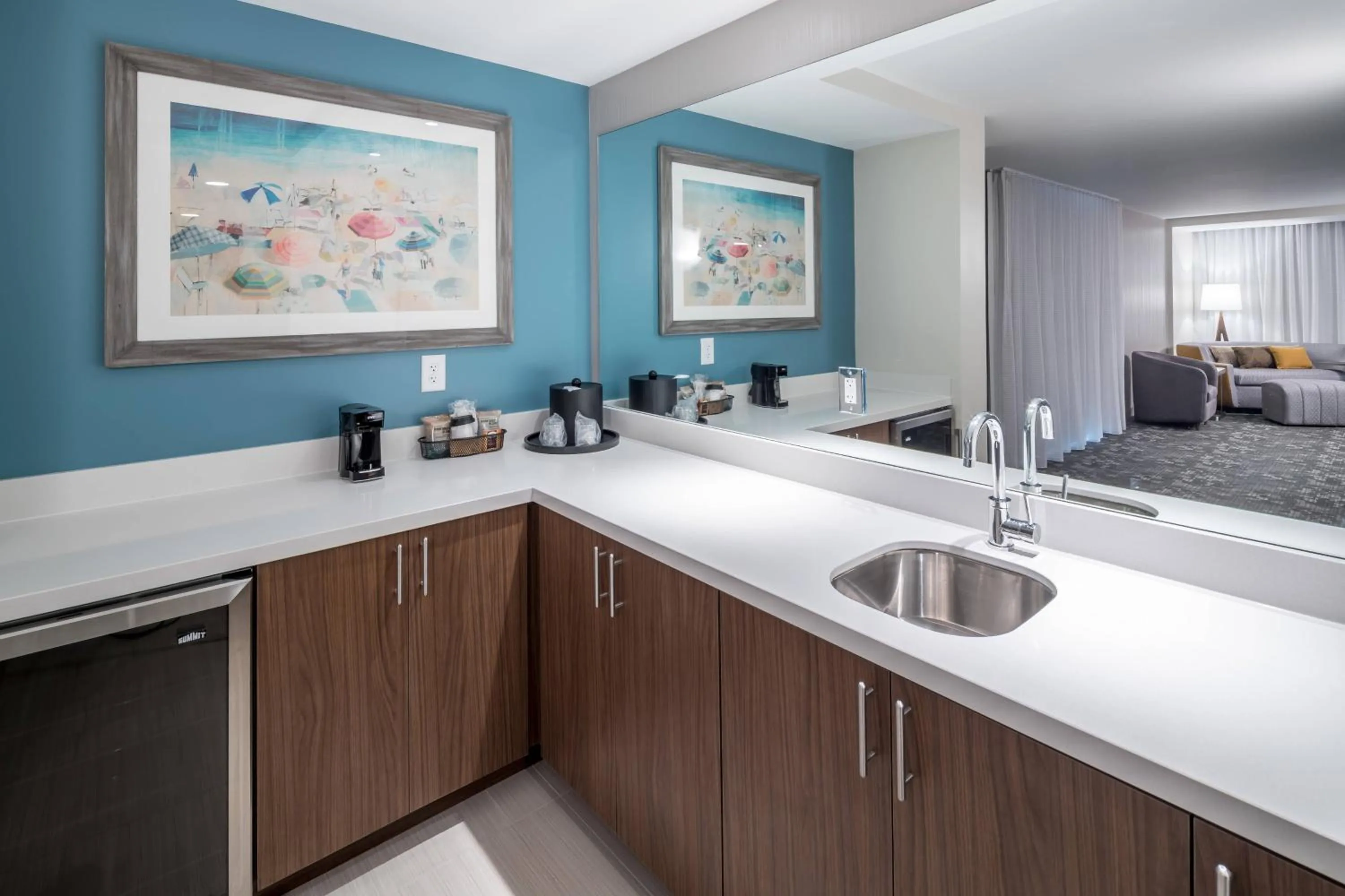 Photo of the whole room in Courtyard by Marriott Hilton Head Island