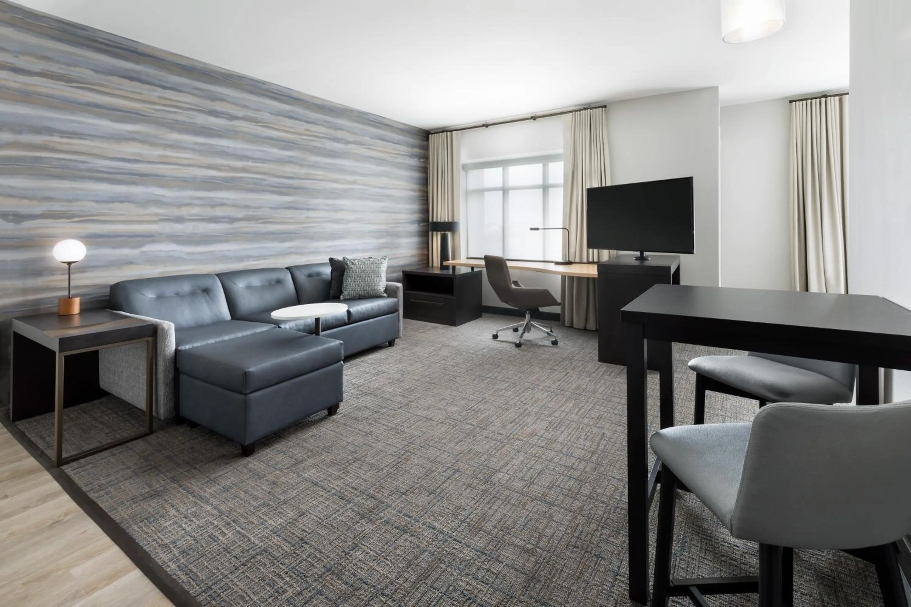 Seating area in Residence Inn Long Island Garden City