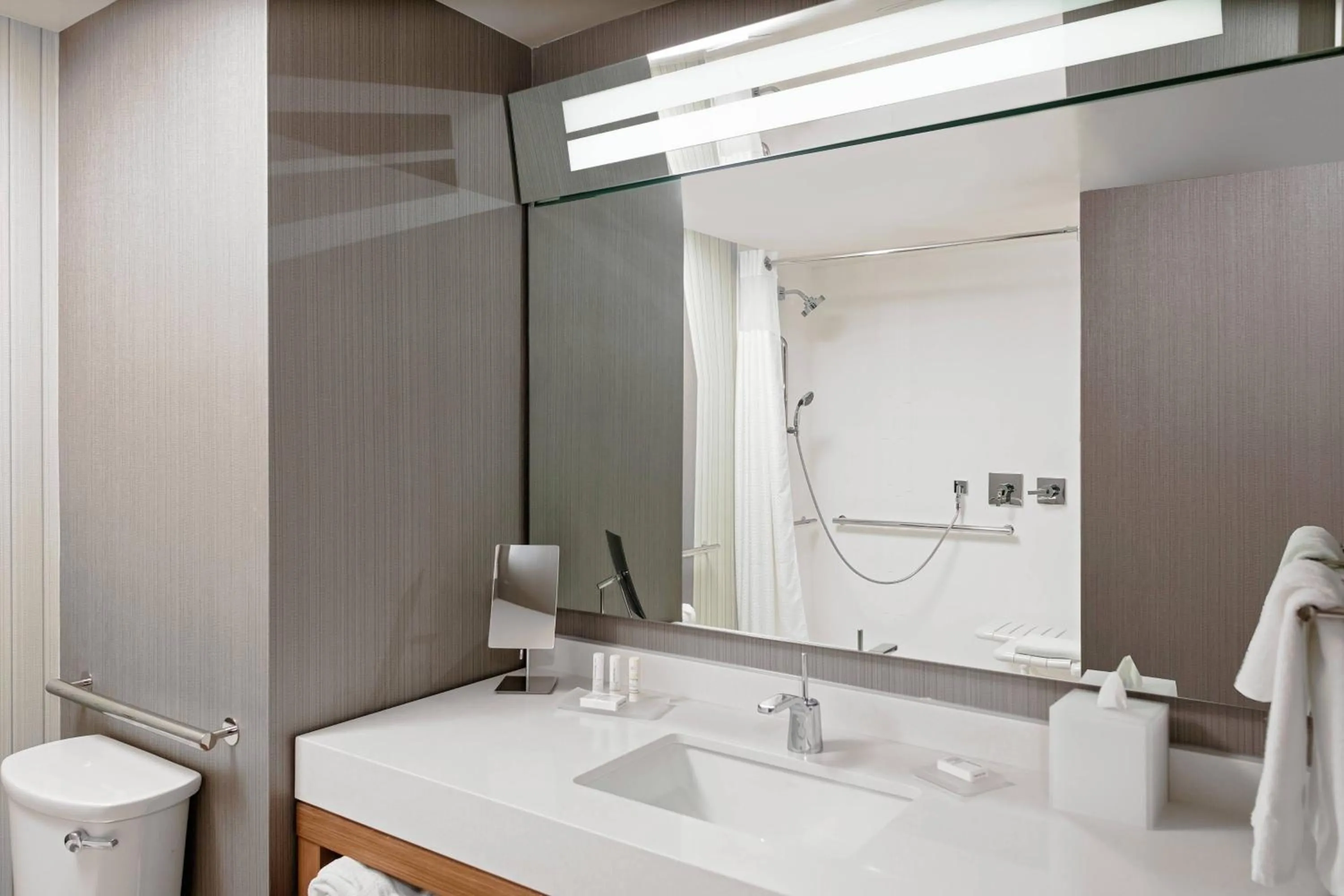 Bathroom in Courtyard Pasco Tri-Cities Airport