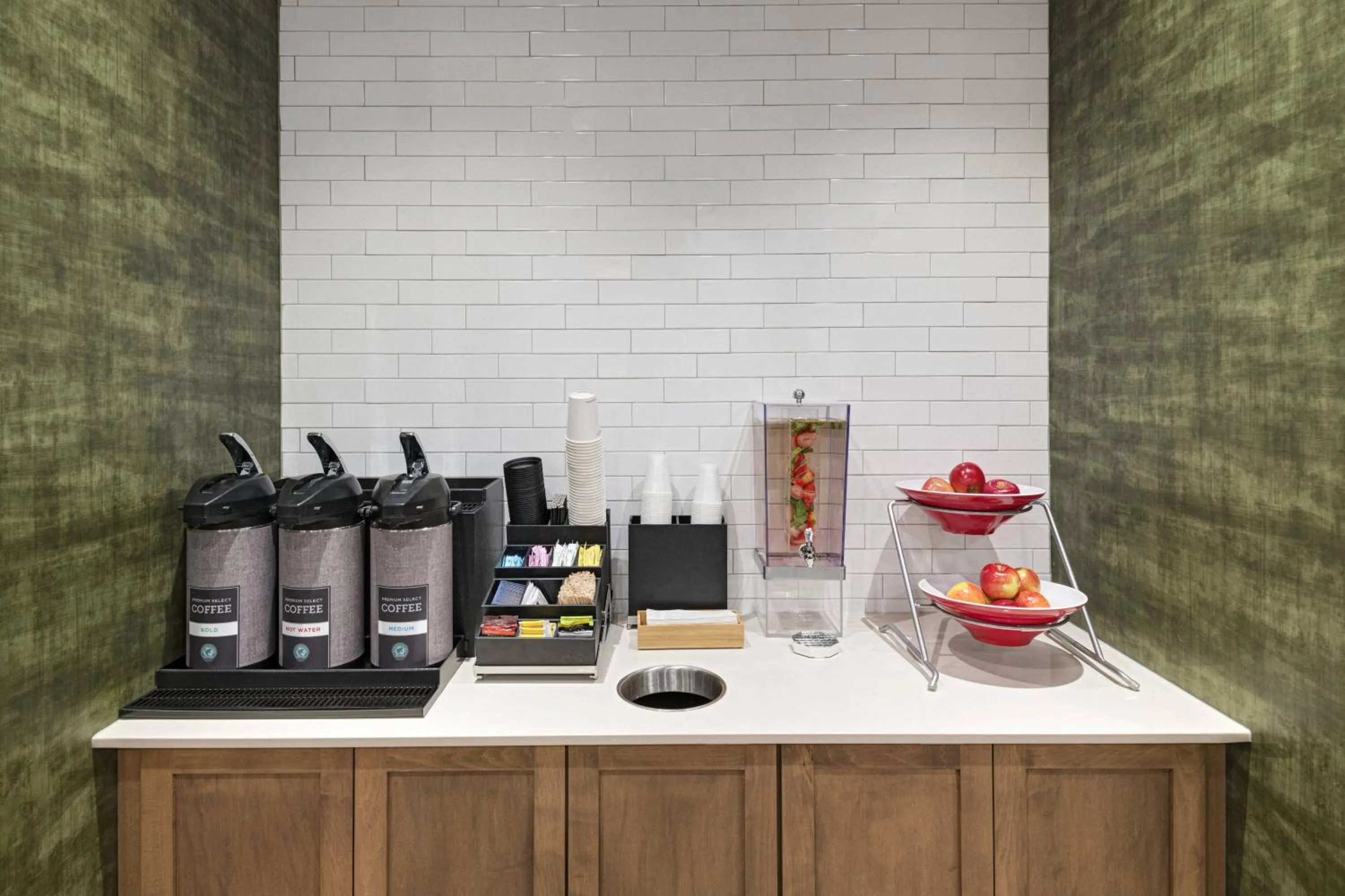 Restaurant/places to eat in Fairfield Inn and Suites by Marriott St Louis Downtown