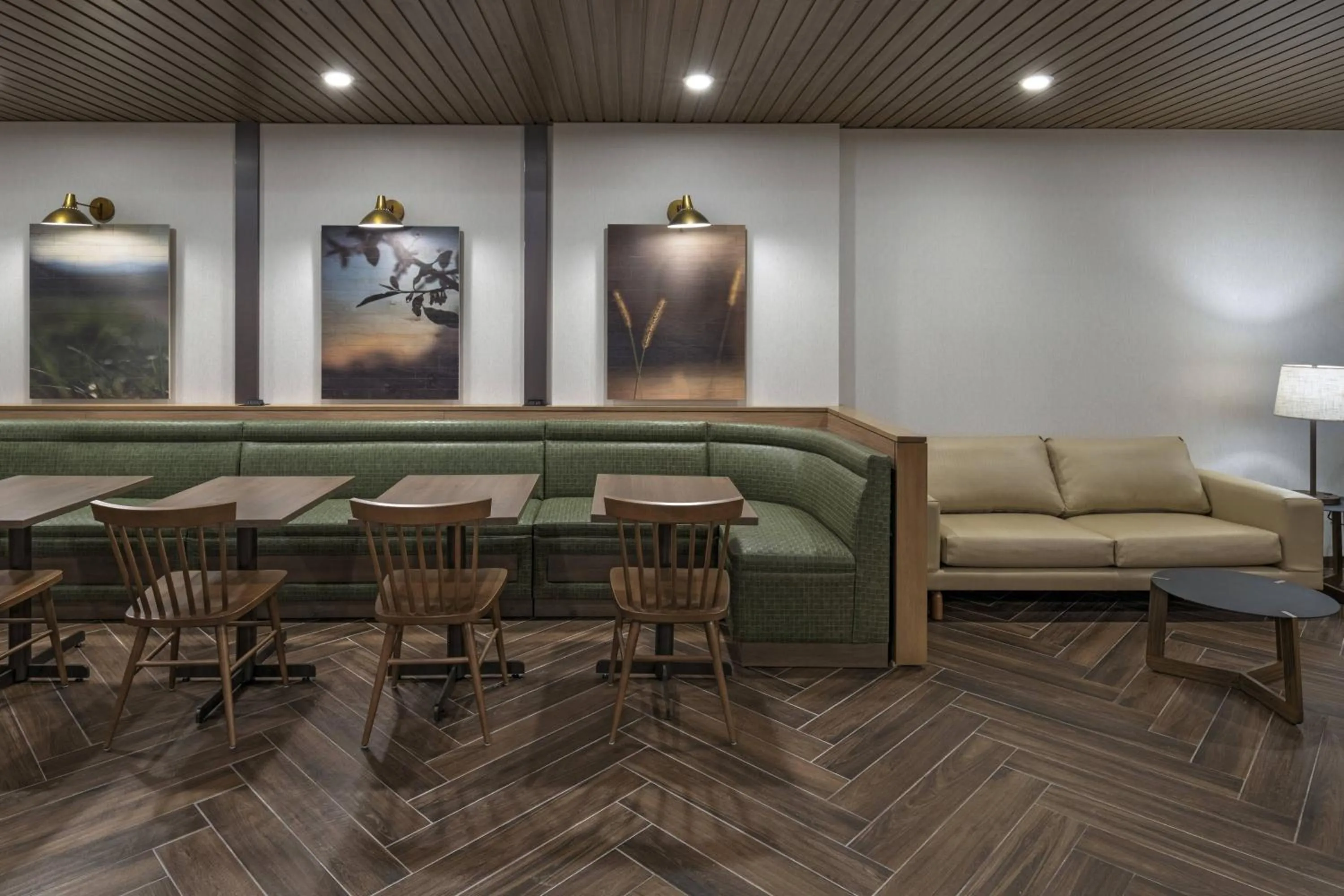 Restaurant/places to eat in Fairfield Inn and Suites by Marriott St Louis Downtown