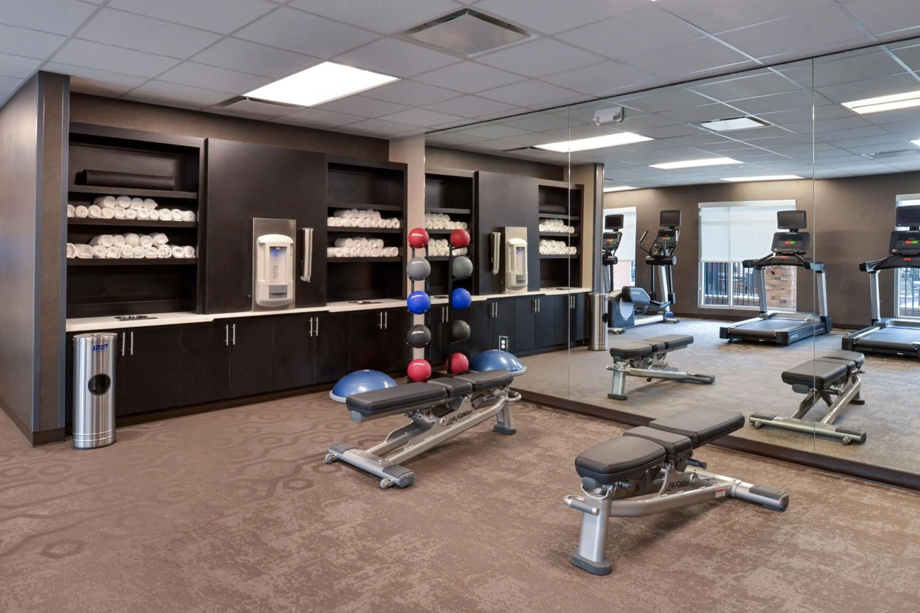 Fitness centre/facilities in Residence Inn Visalia