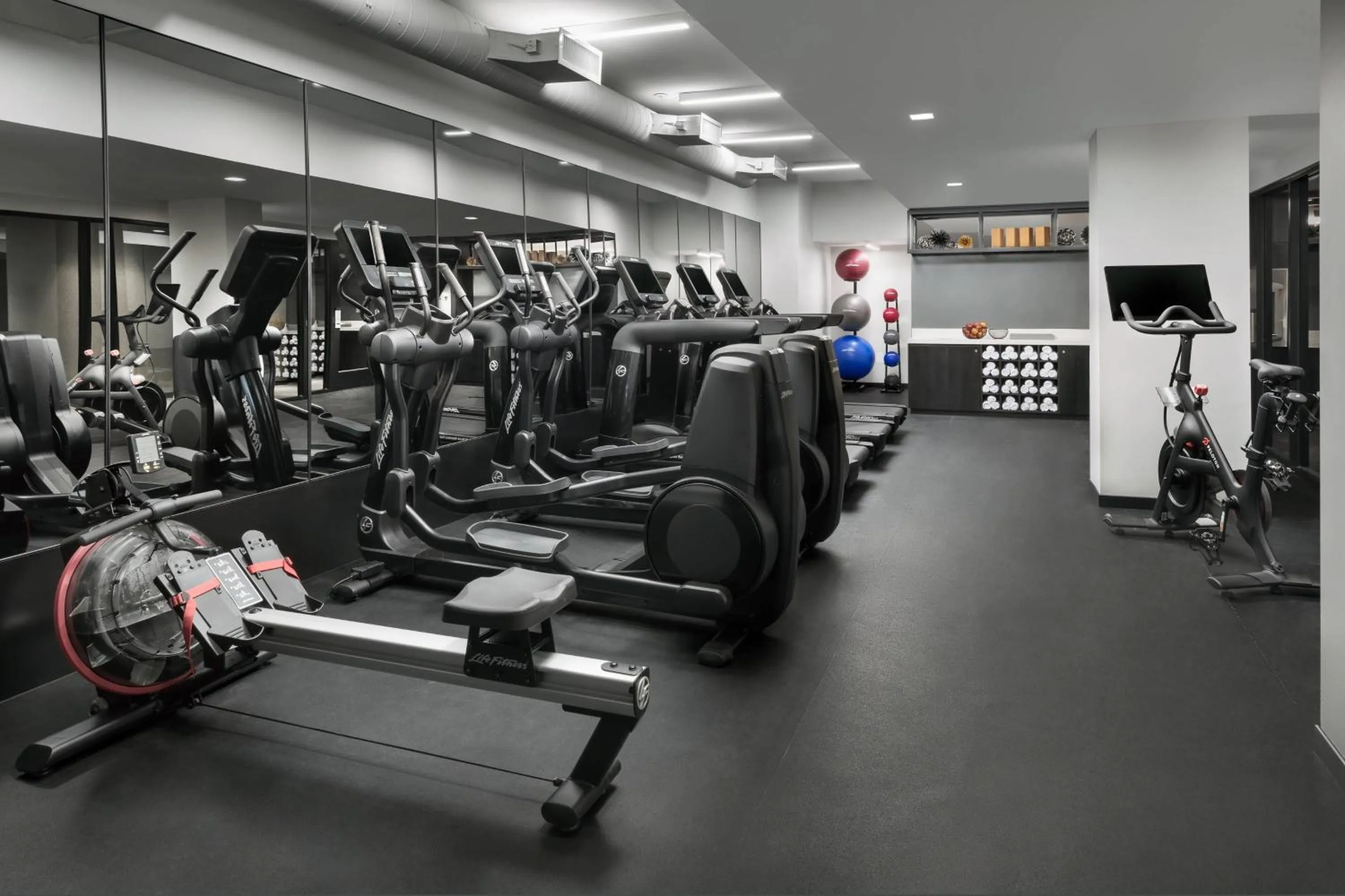 Fitness centre/facilities in AC Hotel by Marriott Washington DC Downtown