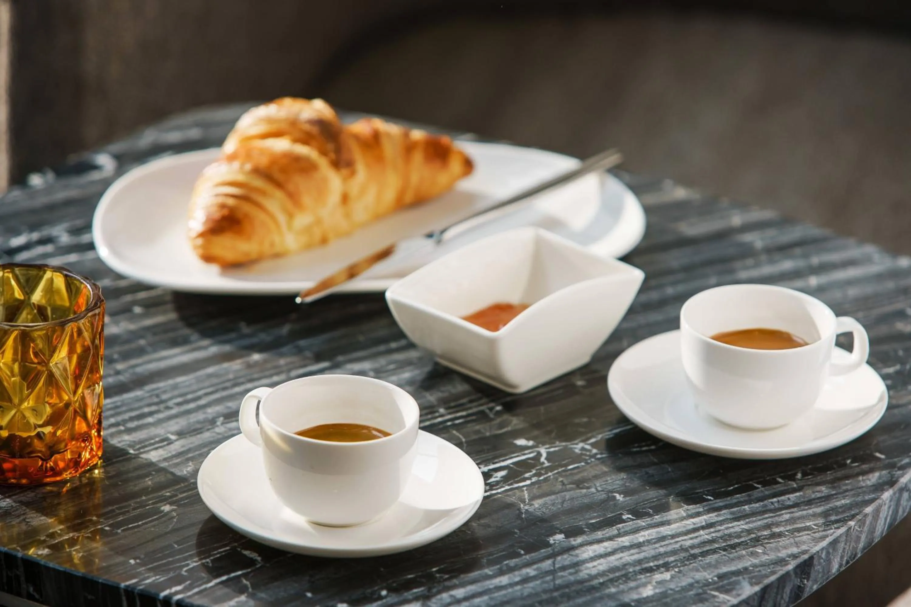 Lounge or bar in AC Hotel by Marriott Washington DC Downtown