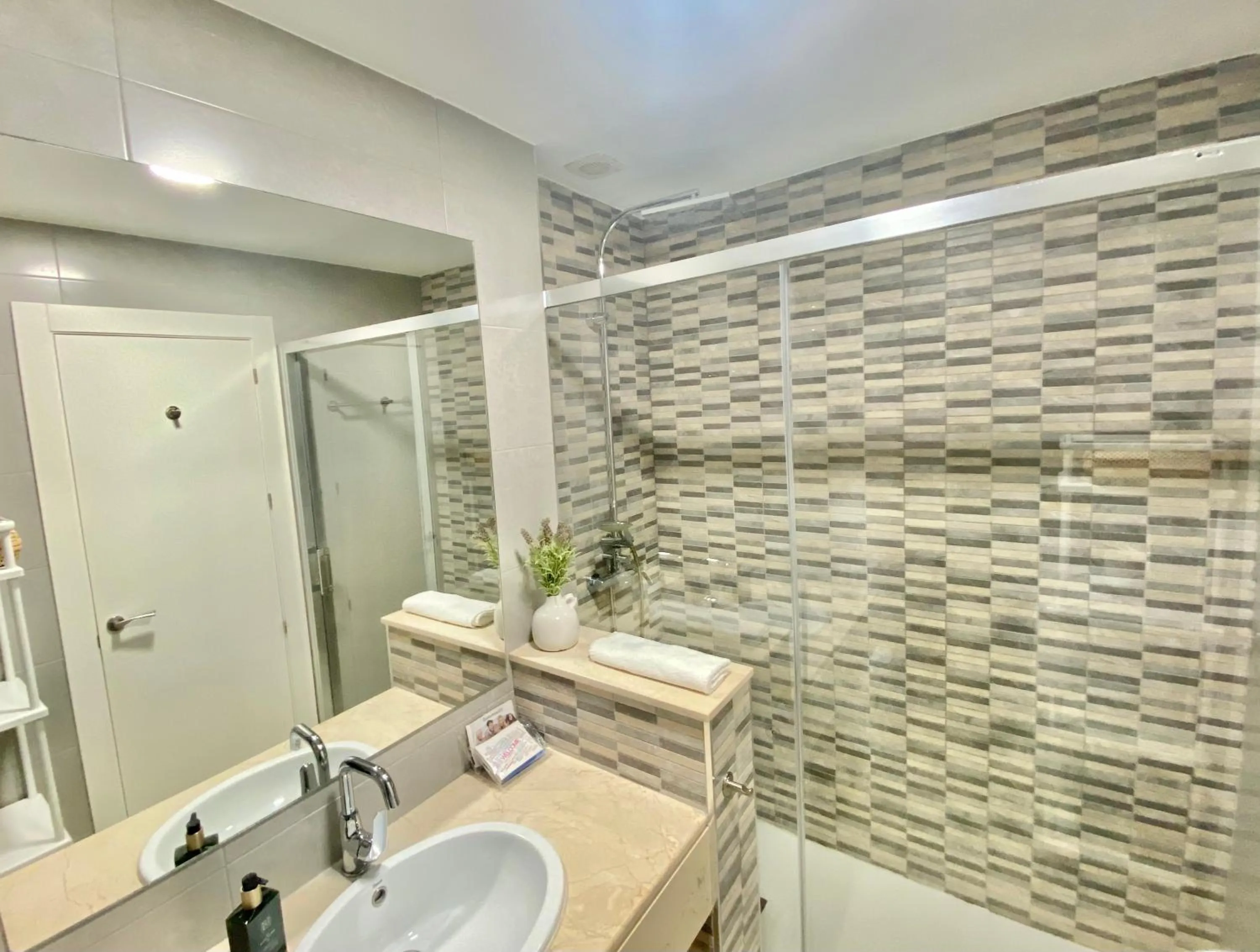 Bathroom in Apartamentos Turísticos Castillo del Vigia