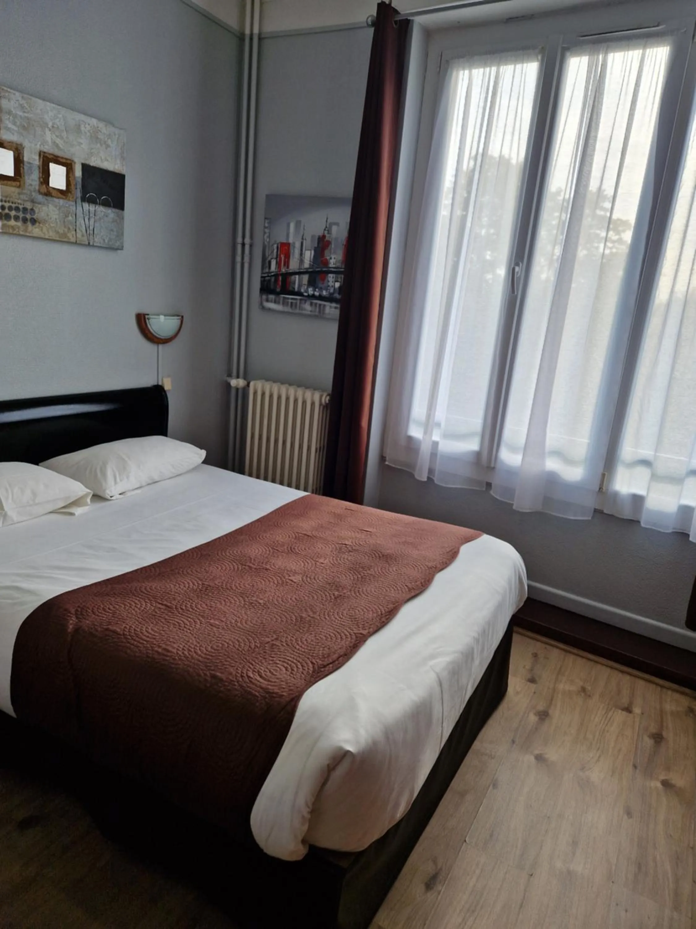 Bedroom, Bed in Hotel Le Splendid