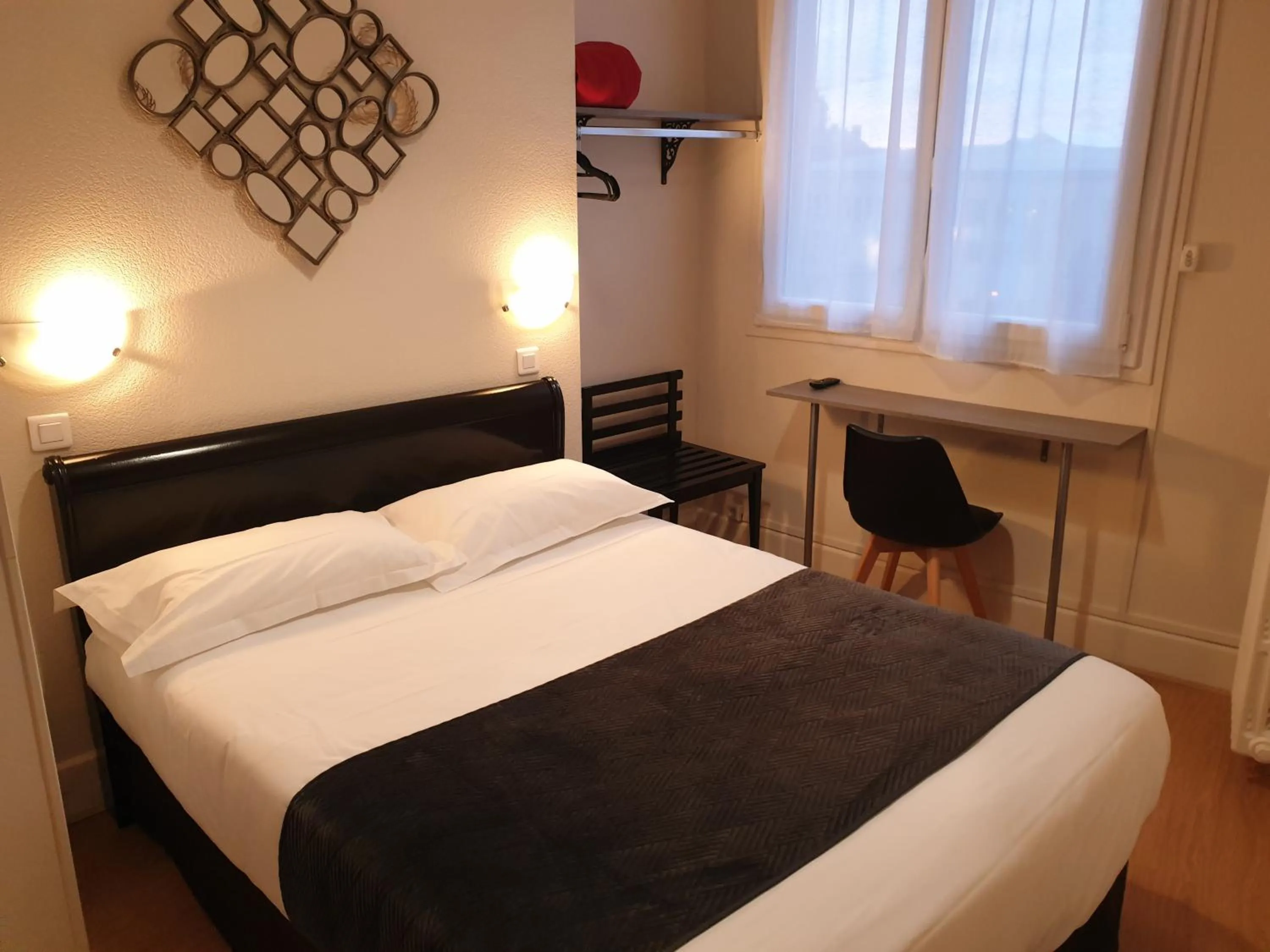 Bedroom, Bed in Hotel Le Splendid