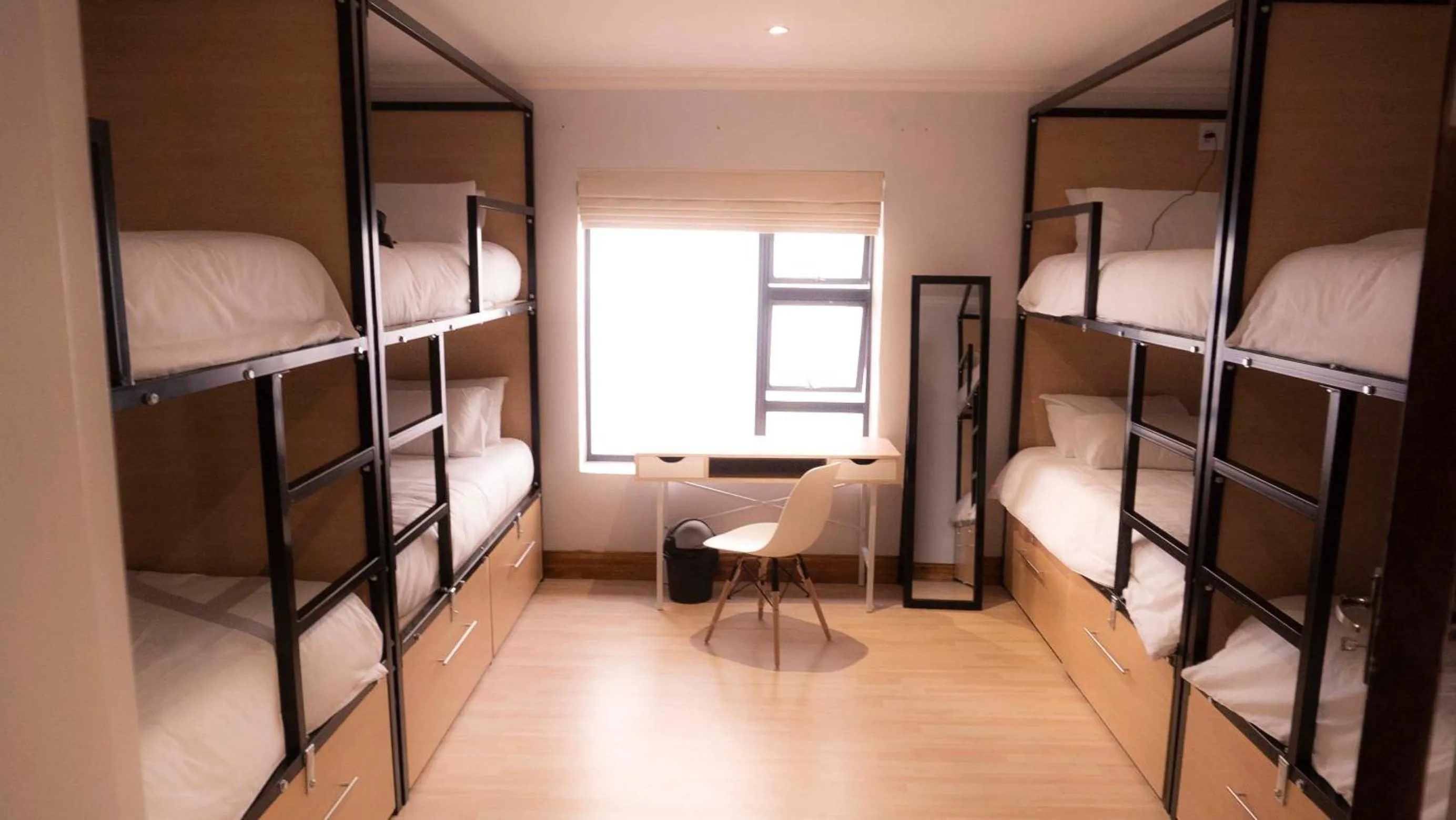 bunk bed, Bed in Explorer Backpackers