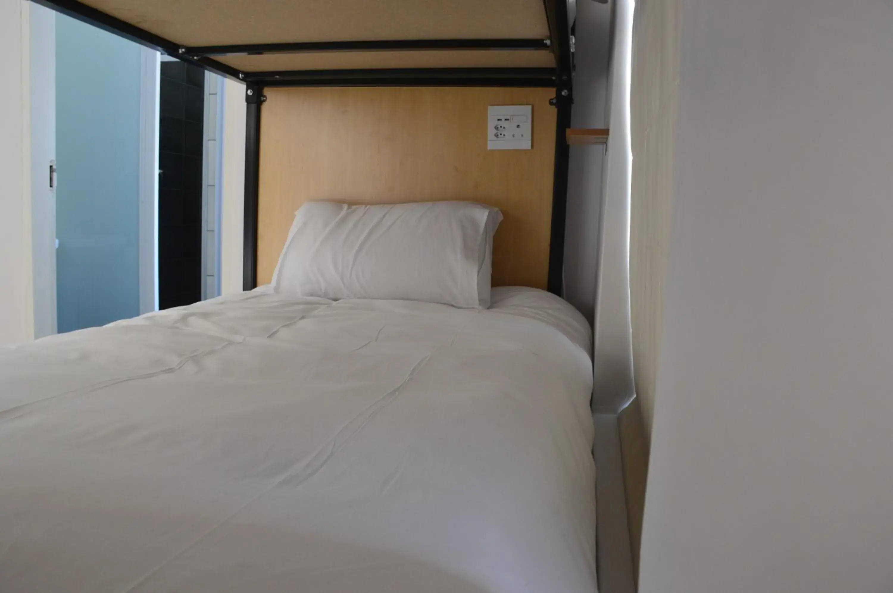 Bed in 6-Bed Female Dormitory Room in Explorer Backpackers Bed in 6-Bed Female Dormitory Room in Explorer Backpackers