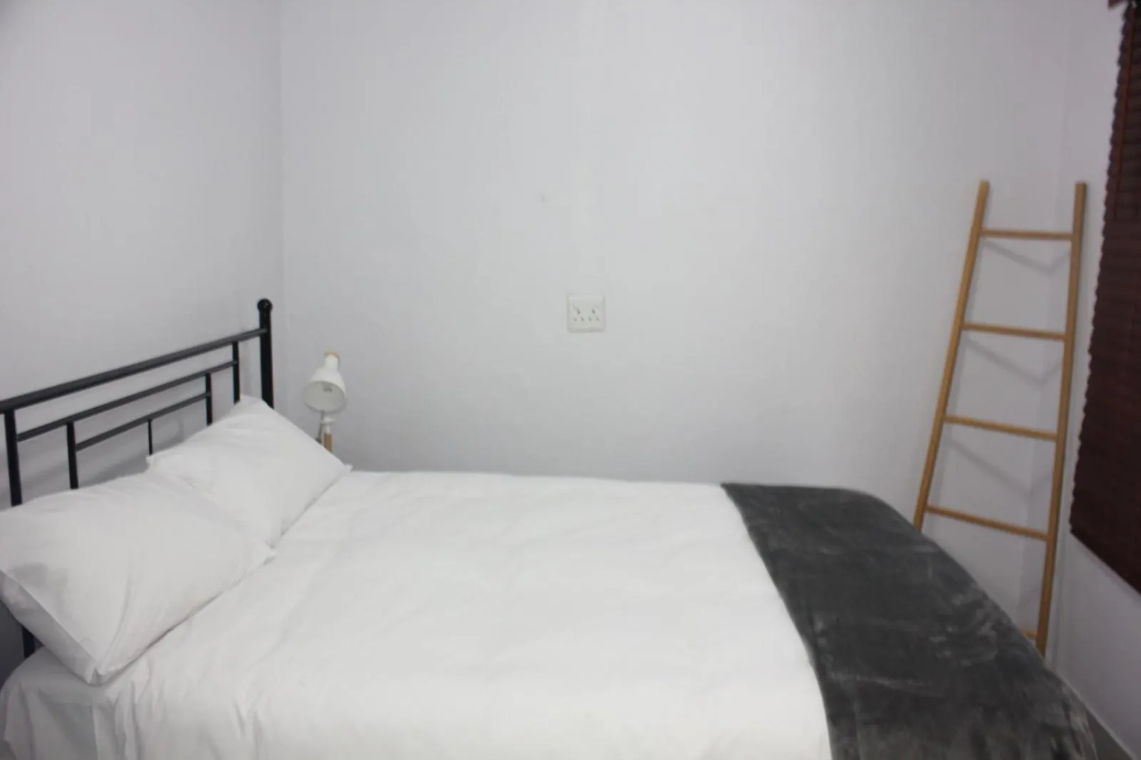 Bed in Explorer Backpackers