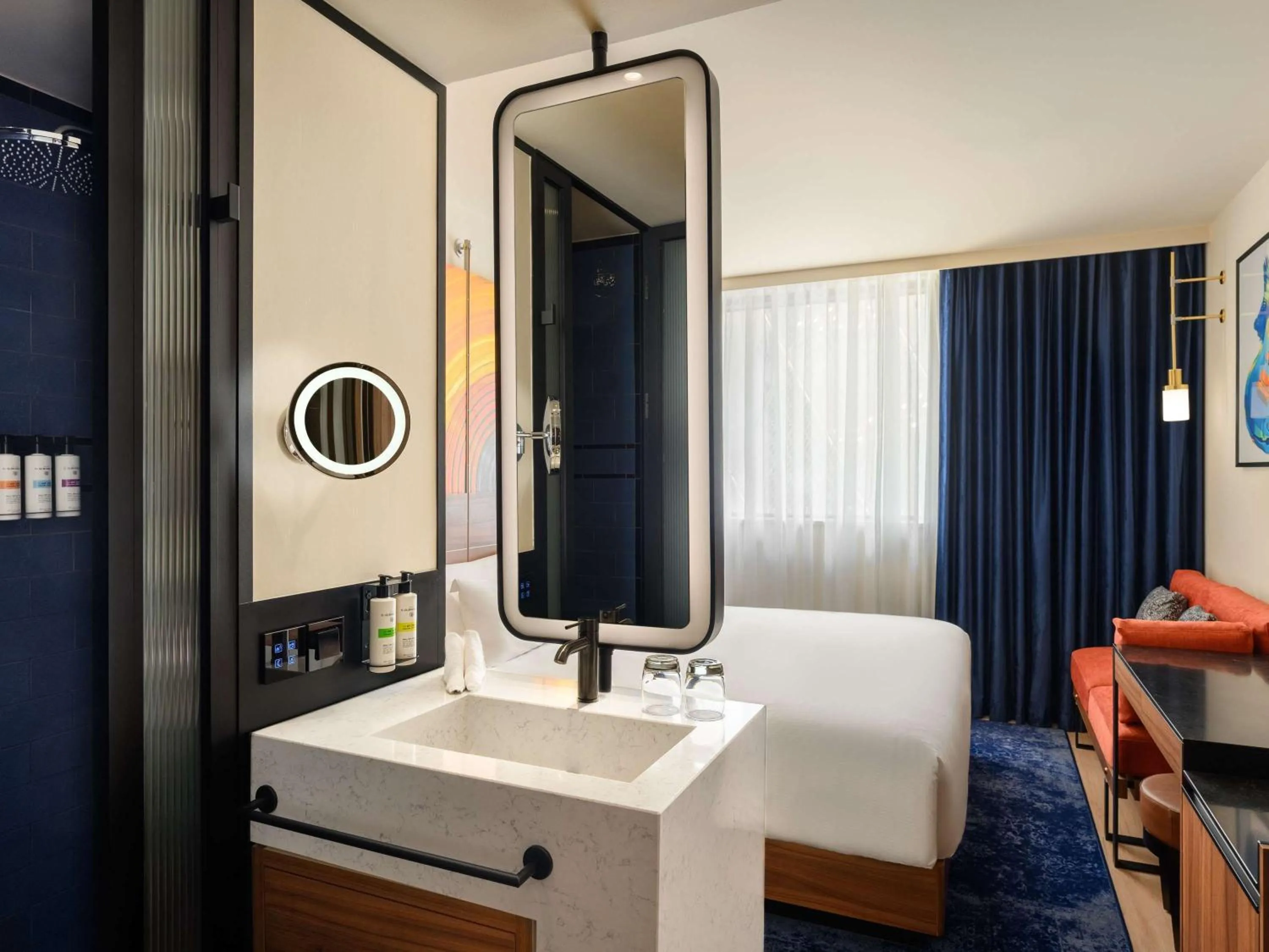 Bathroom, Bed in Hard Rock Hotel Budapest