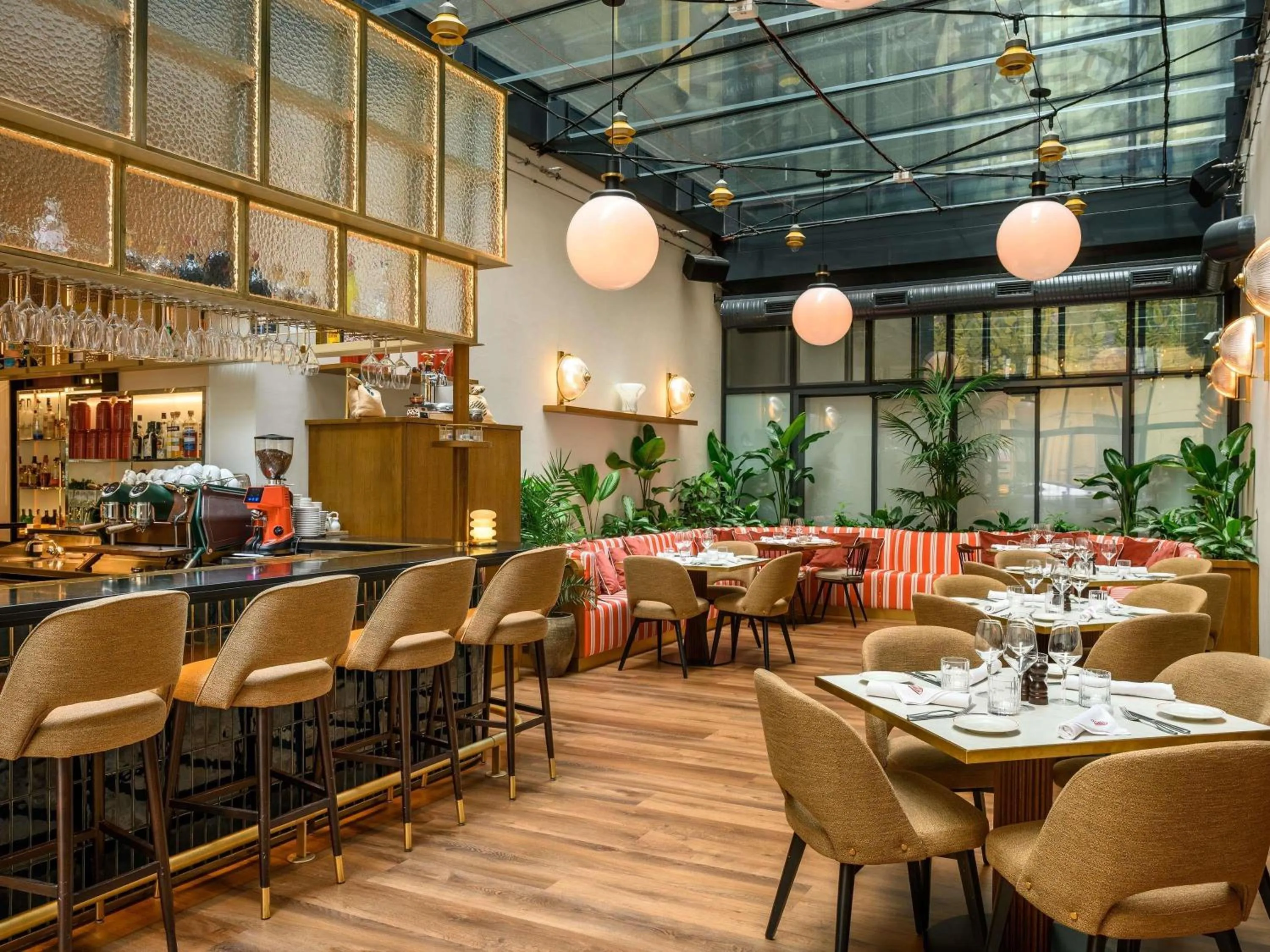 Lounge or bar in Pullman Budapest