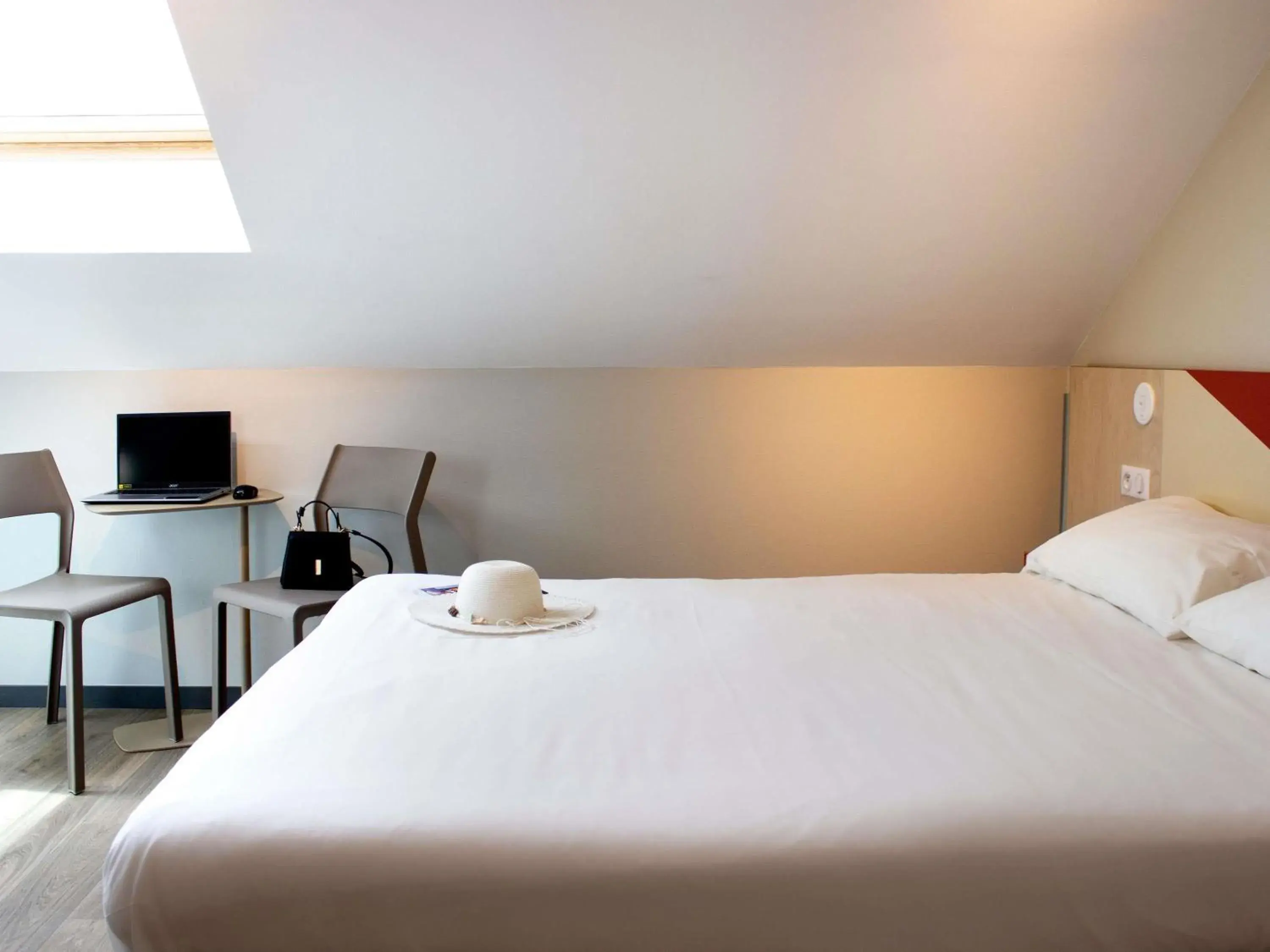 Bedroom, Bed in ibis budget Lunel Porte de Camargue Bedroom, Bed in ibis budget Lunel Porte de Camargue