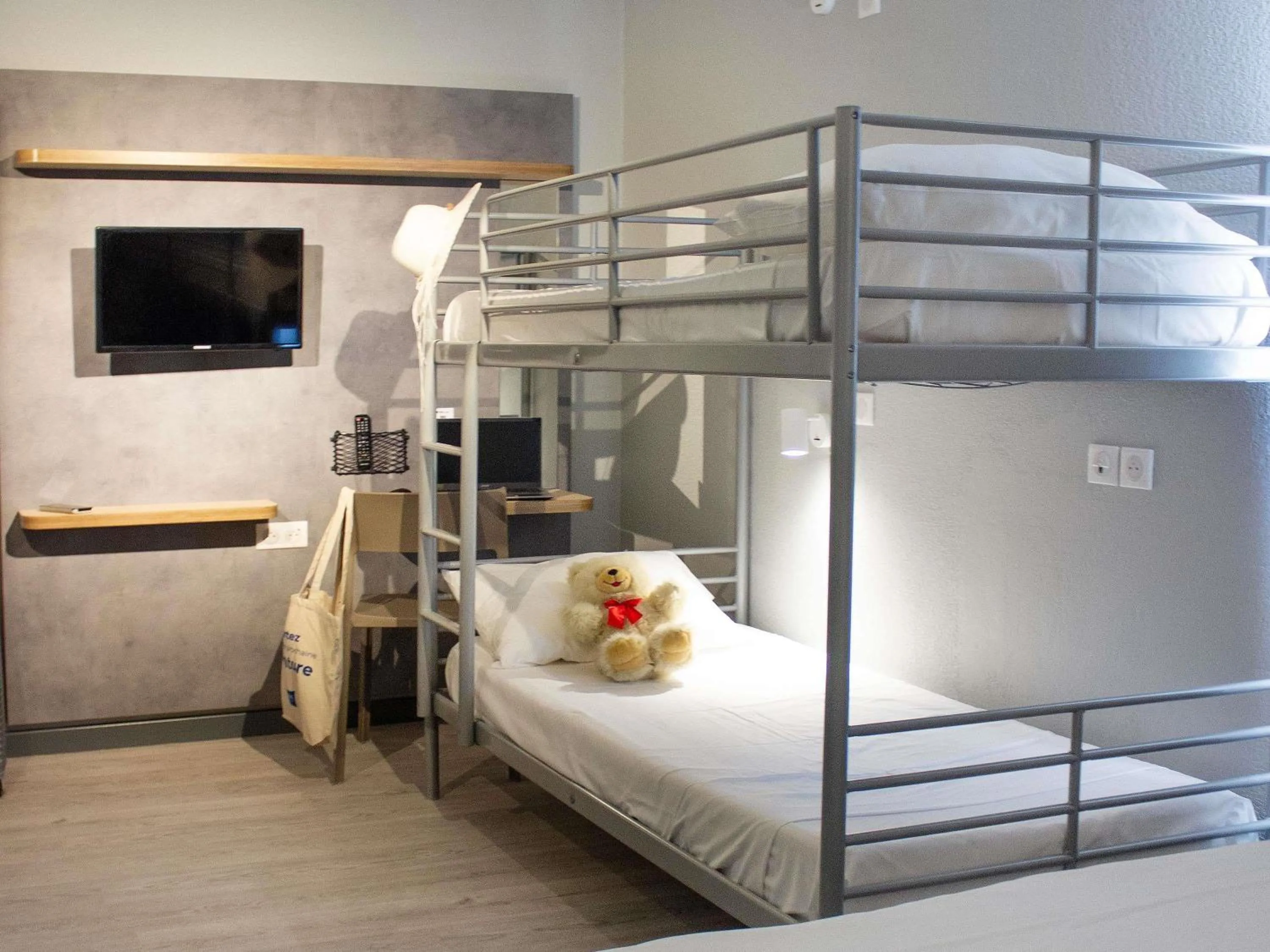 Bedroom, Bed in ibis budget Lunel Porte de Camargue