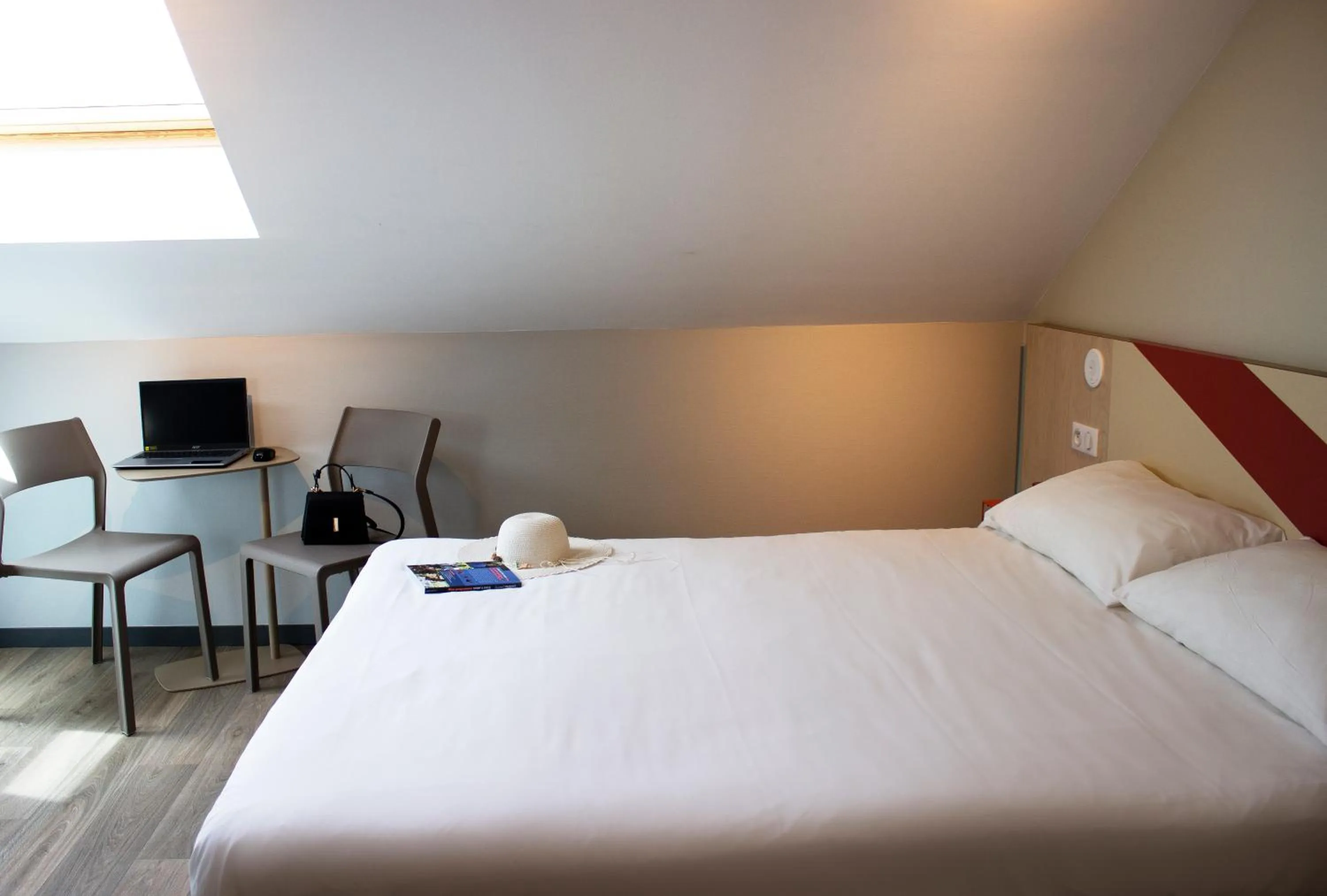 Bed in ibis budget Lunel Porte de Camargue