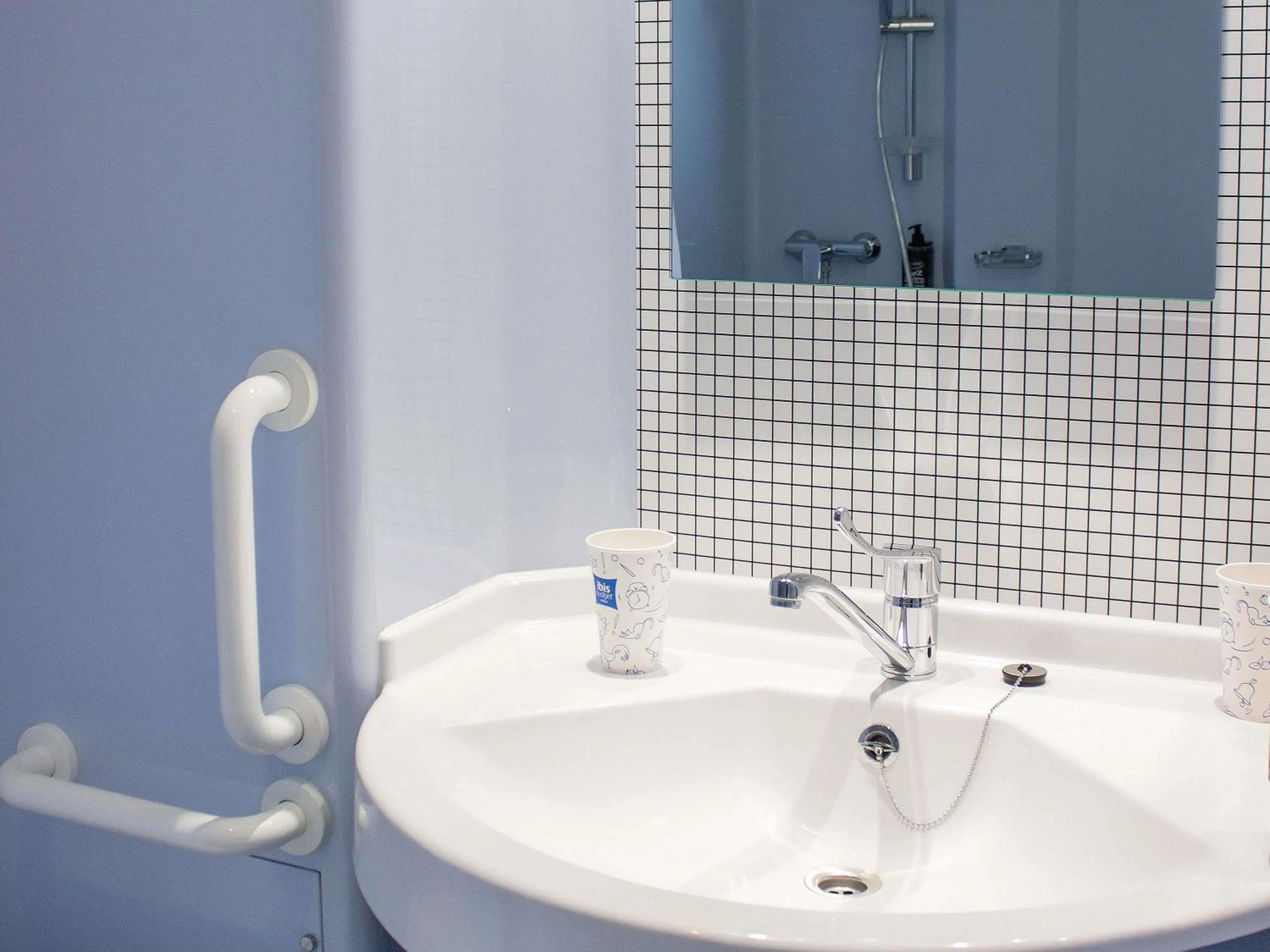 Bedroom in ibis budget Lunel Porte de Camargue