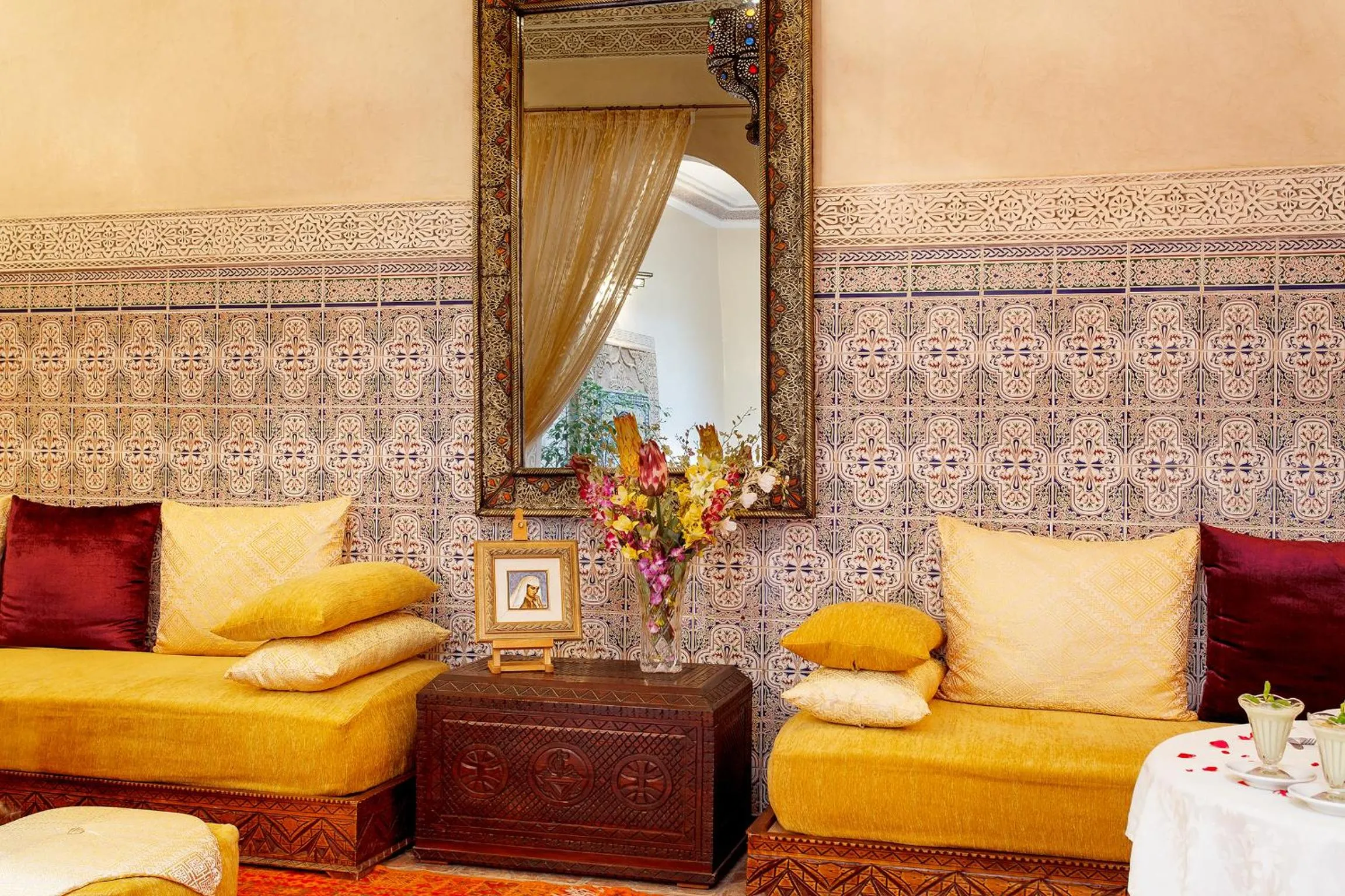 Lounge or bar in Riad La Kahana
