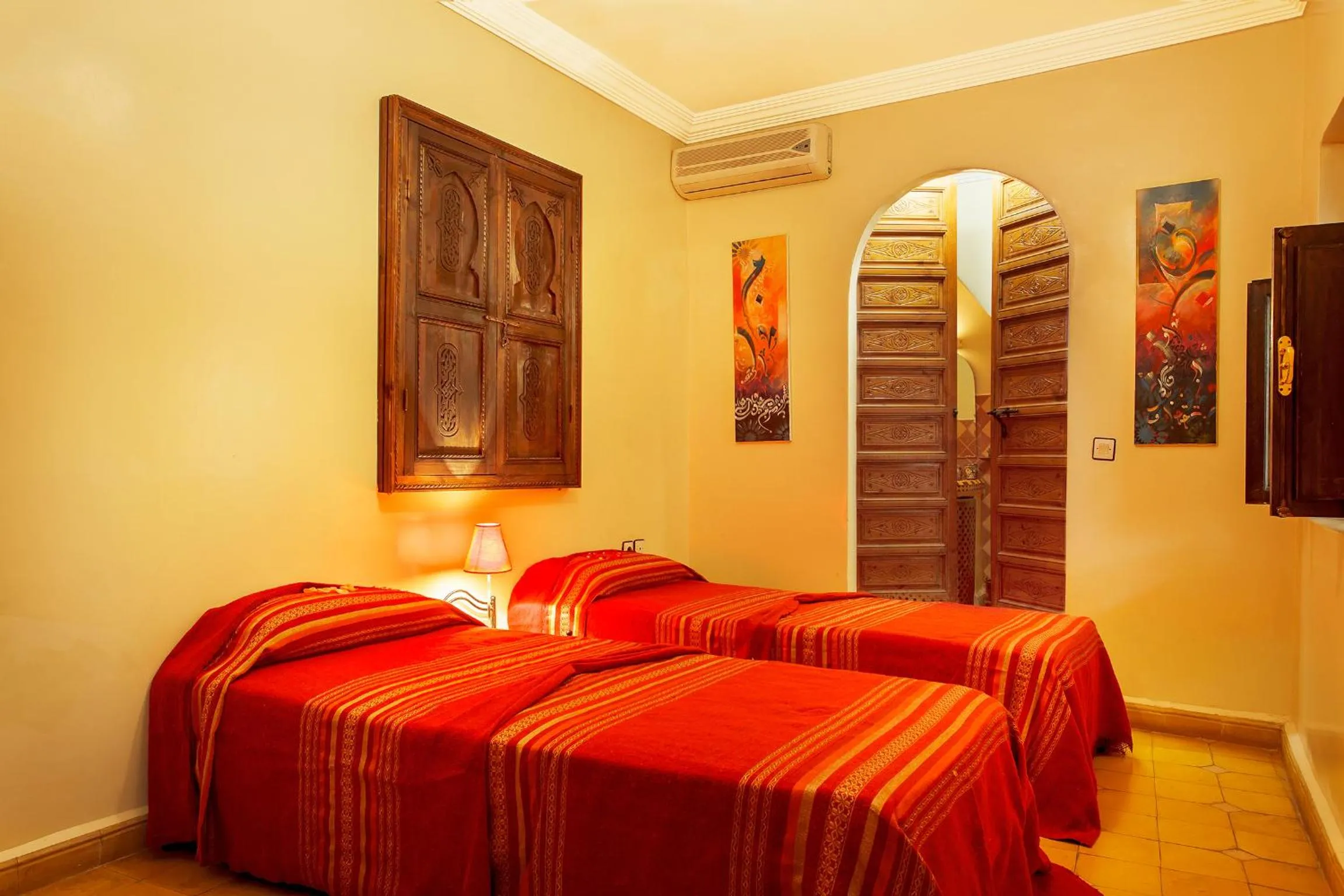 Seating area, Bed in Riad La Kahana