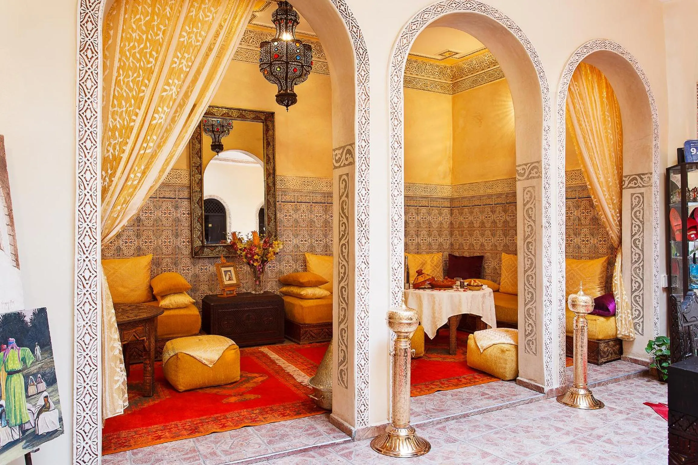 Lounge or bar in Riad La Kahana