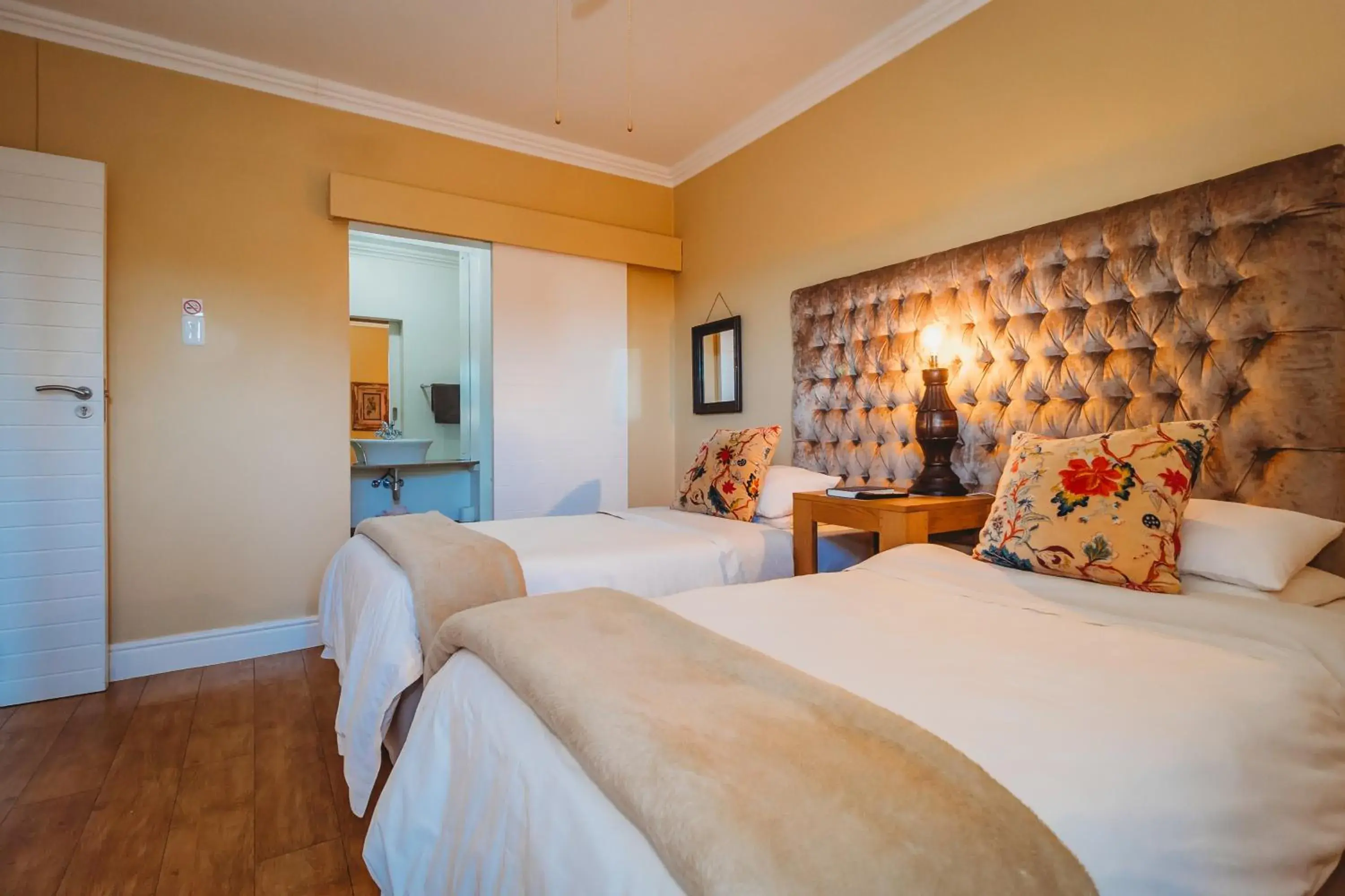 Standard Single Room - single occupancy in 17onWellington Apartments Standard Single Room - single occupancy in 17onWellington Apartments