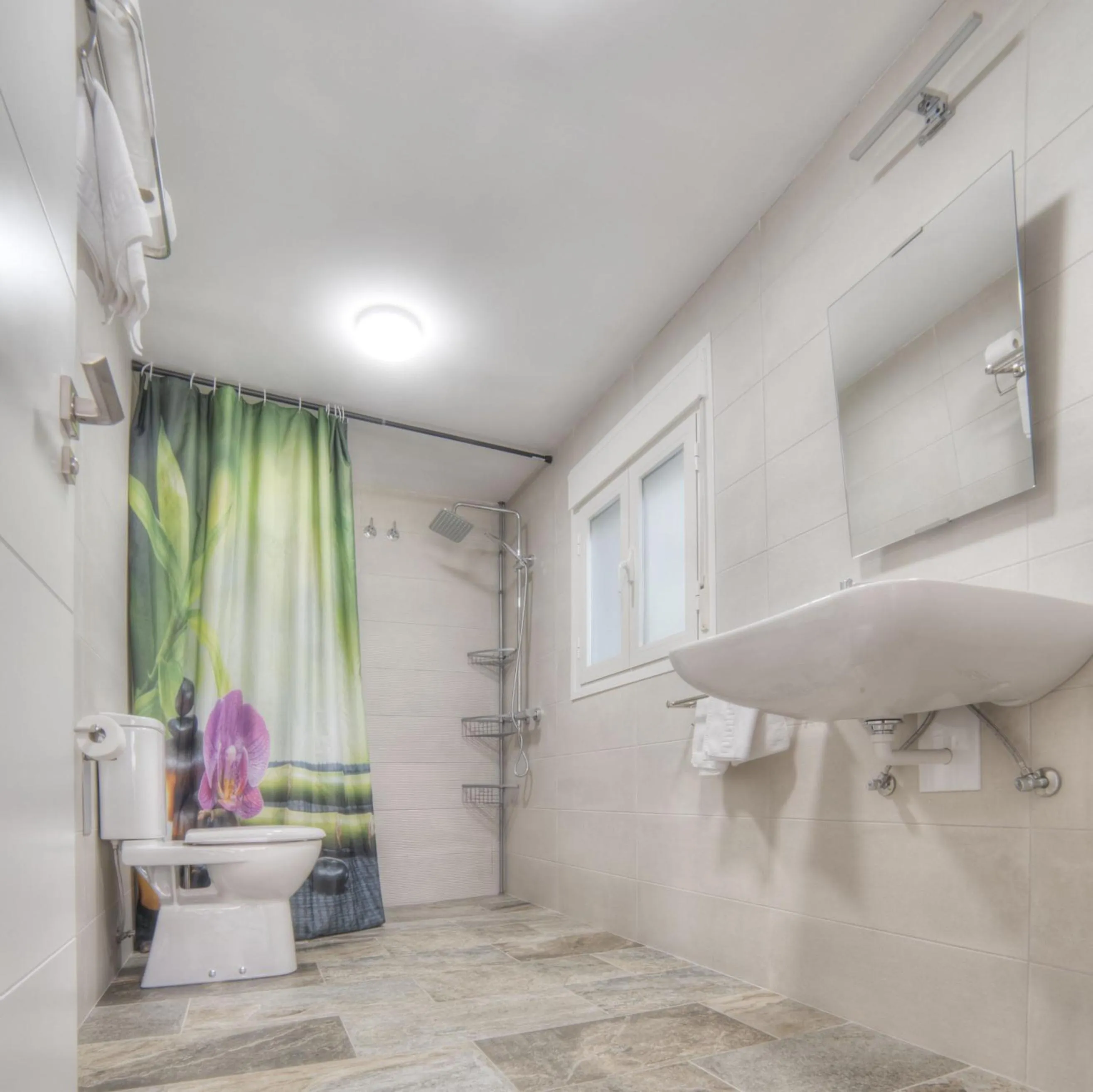 Bathroom in PURA VIDA PIRINEOS