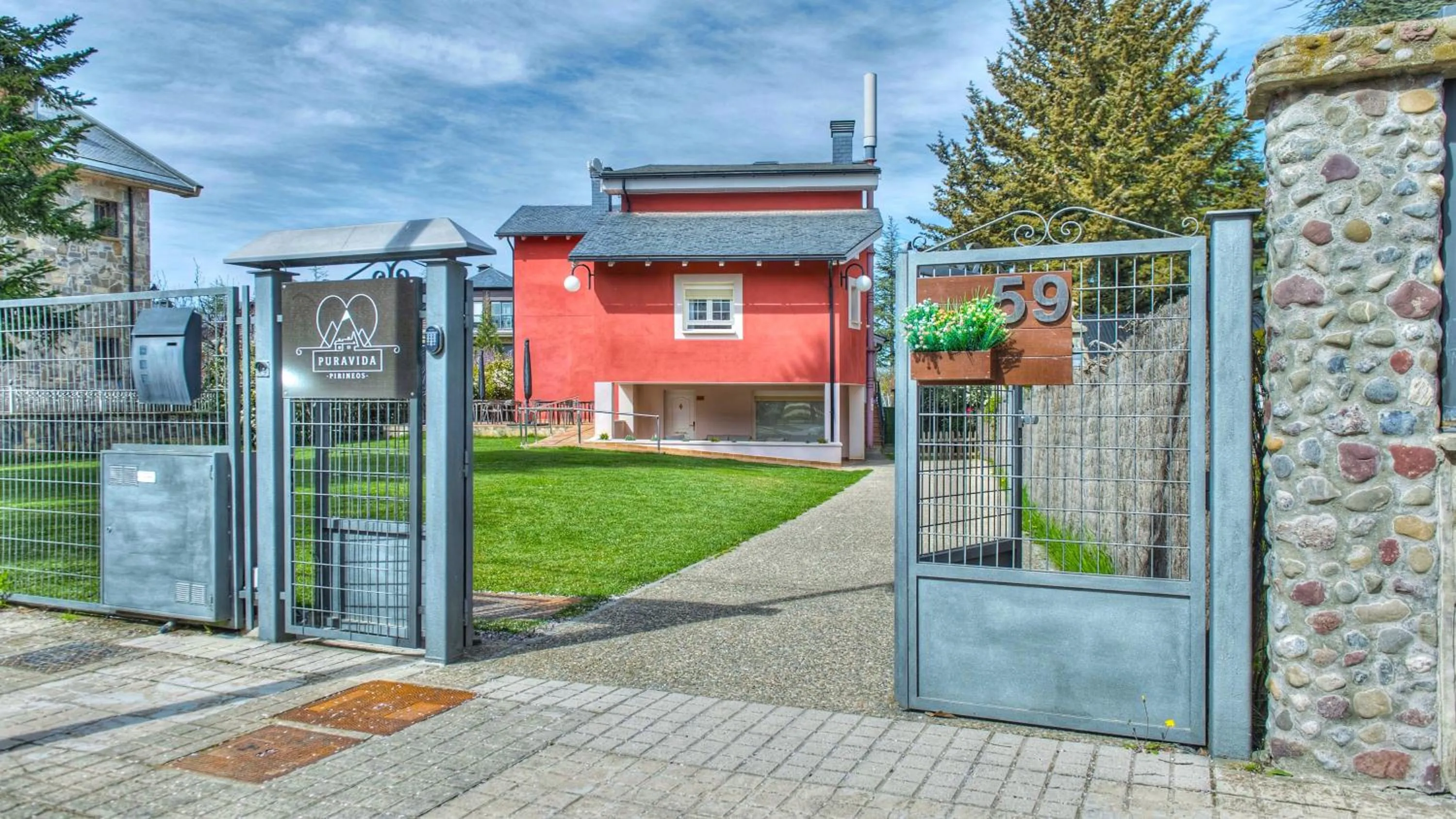 Property building in PURA VIDA PIRINEOS