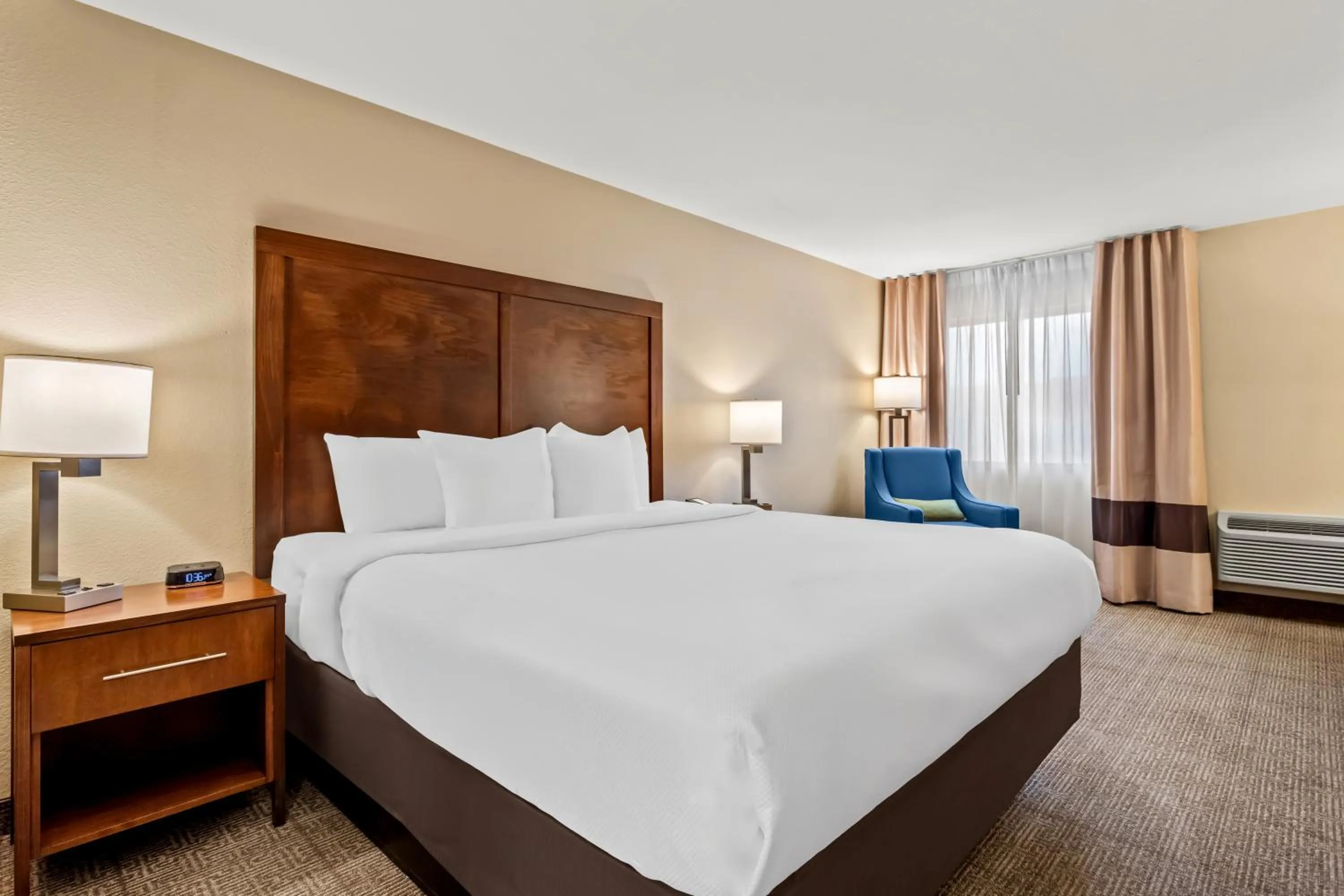 Bed in Comfort Inn & Suites Albuquerque Downtown