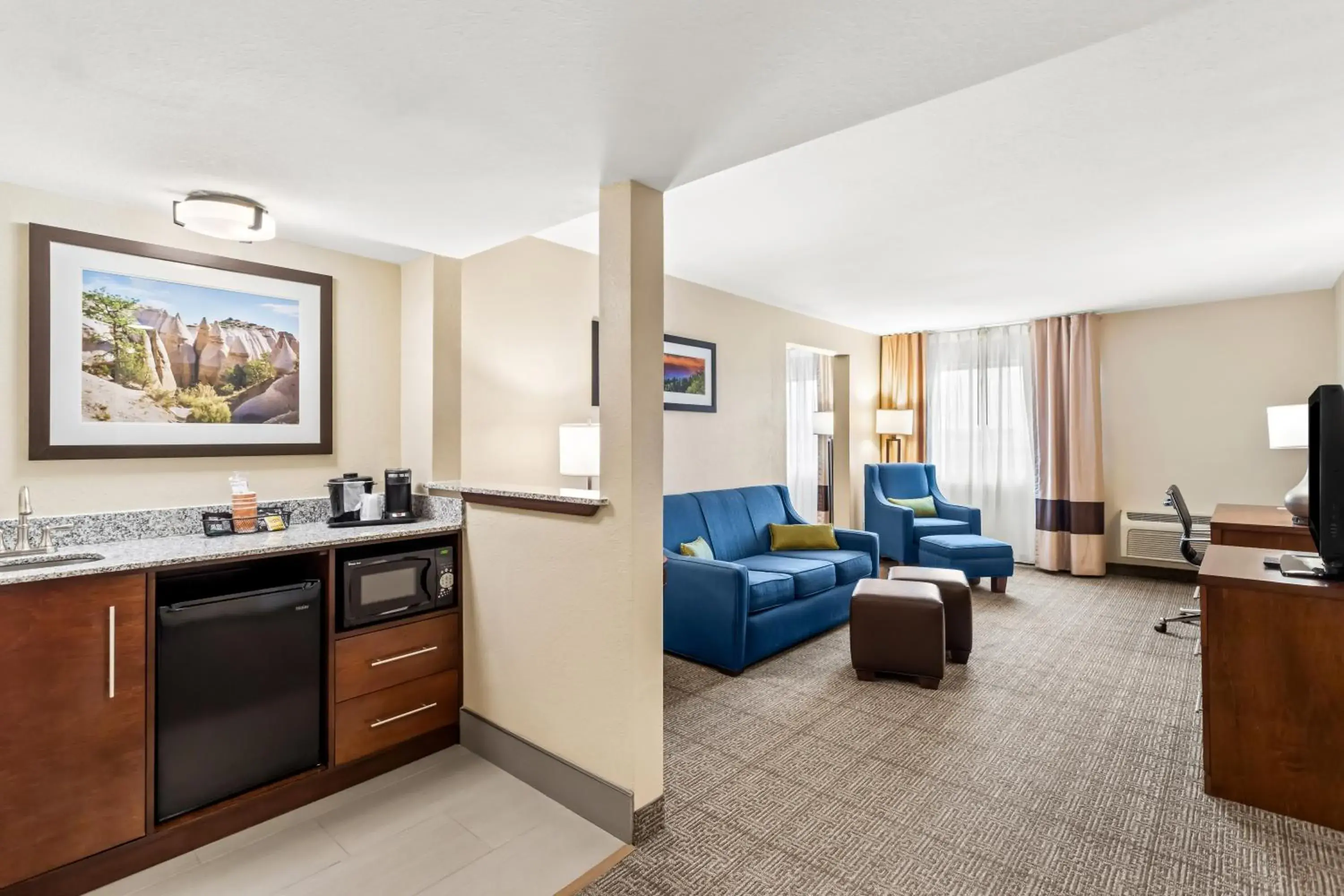 Living room in Comfort Inn & Suites Albuquerque Downtown Living room in Comfort Inn & Suites Albuquerque Downtown