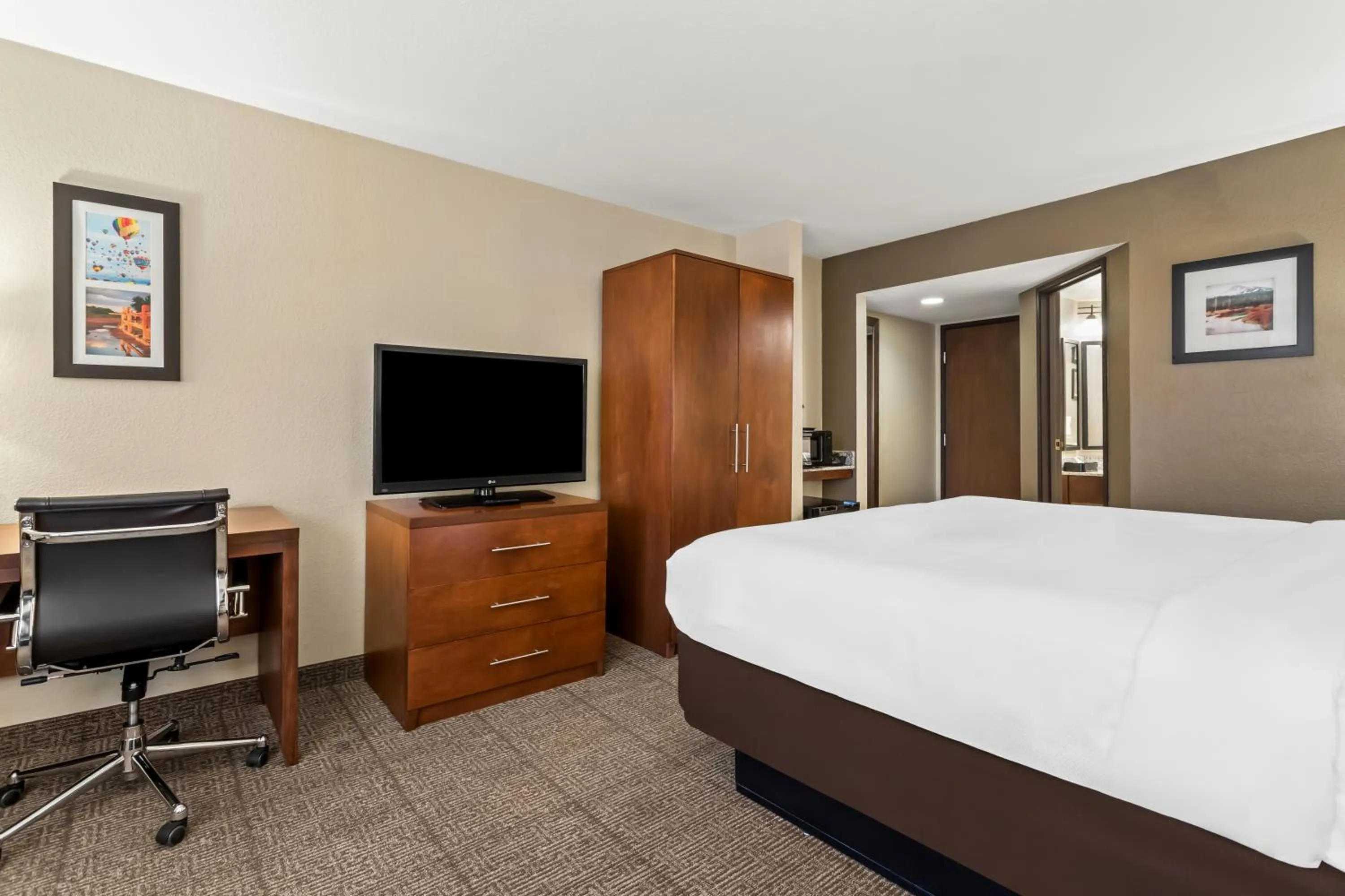 Bed in Comfort Inn & Suites Albuquerque Downtown