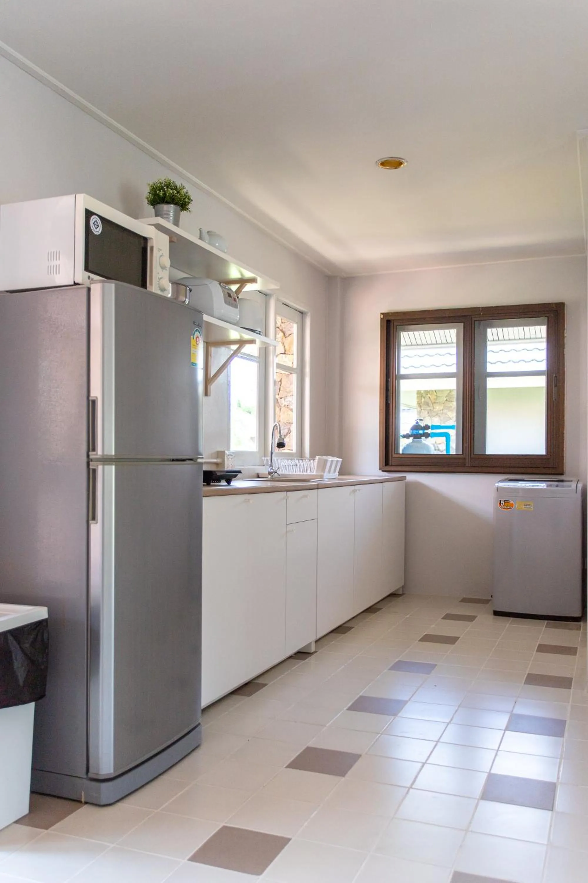 F4 Beach house Kitchen BBQ 3 bedrooms Large yard