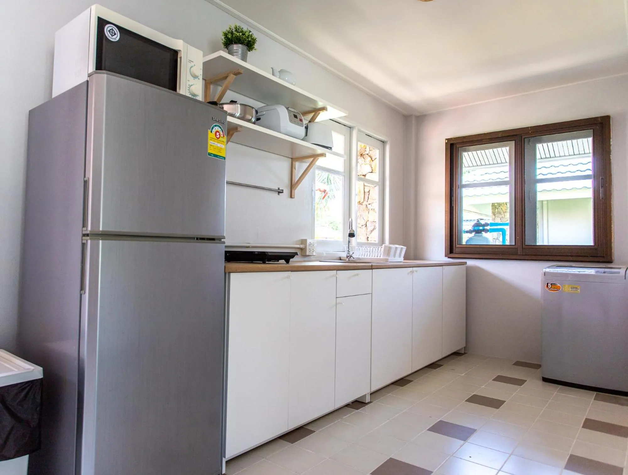 F4 Beach house Kitchen BBQ 3 bedrooms Large yard