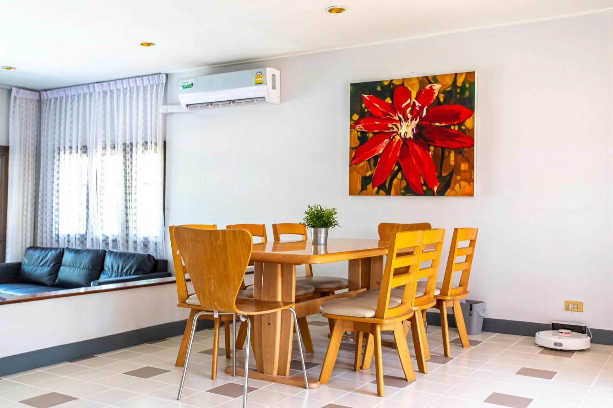 F4 Beach house Kitchen BBQ 3 bedrooms Large yard