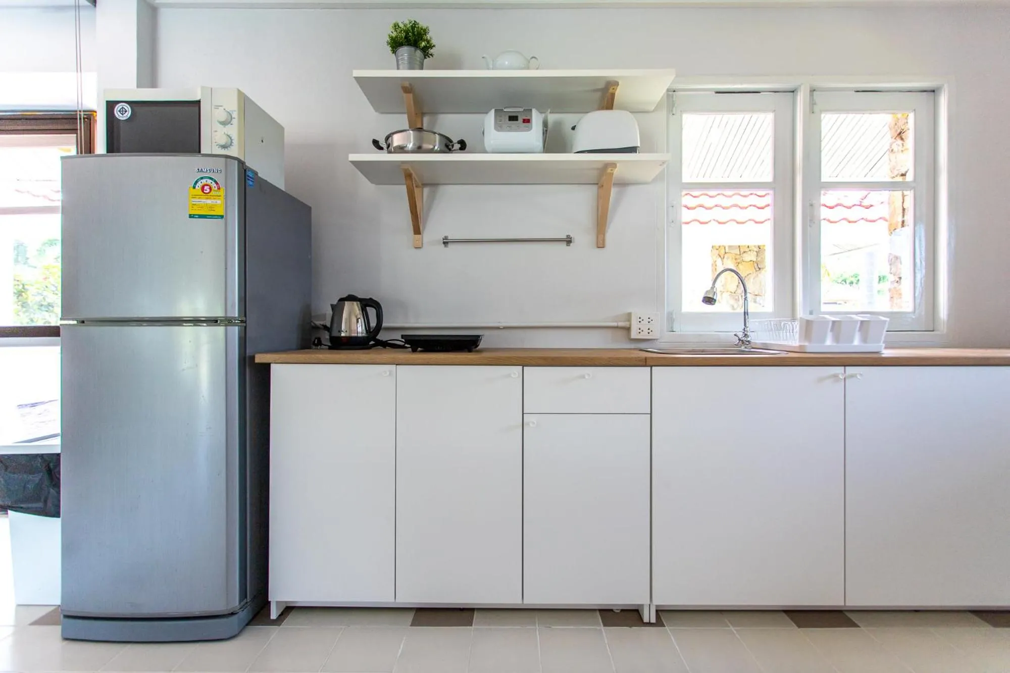 F4 Beach house Kitchen BBQ 3 bedrooms Large yard