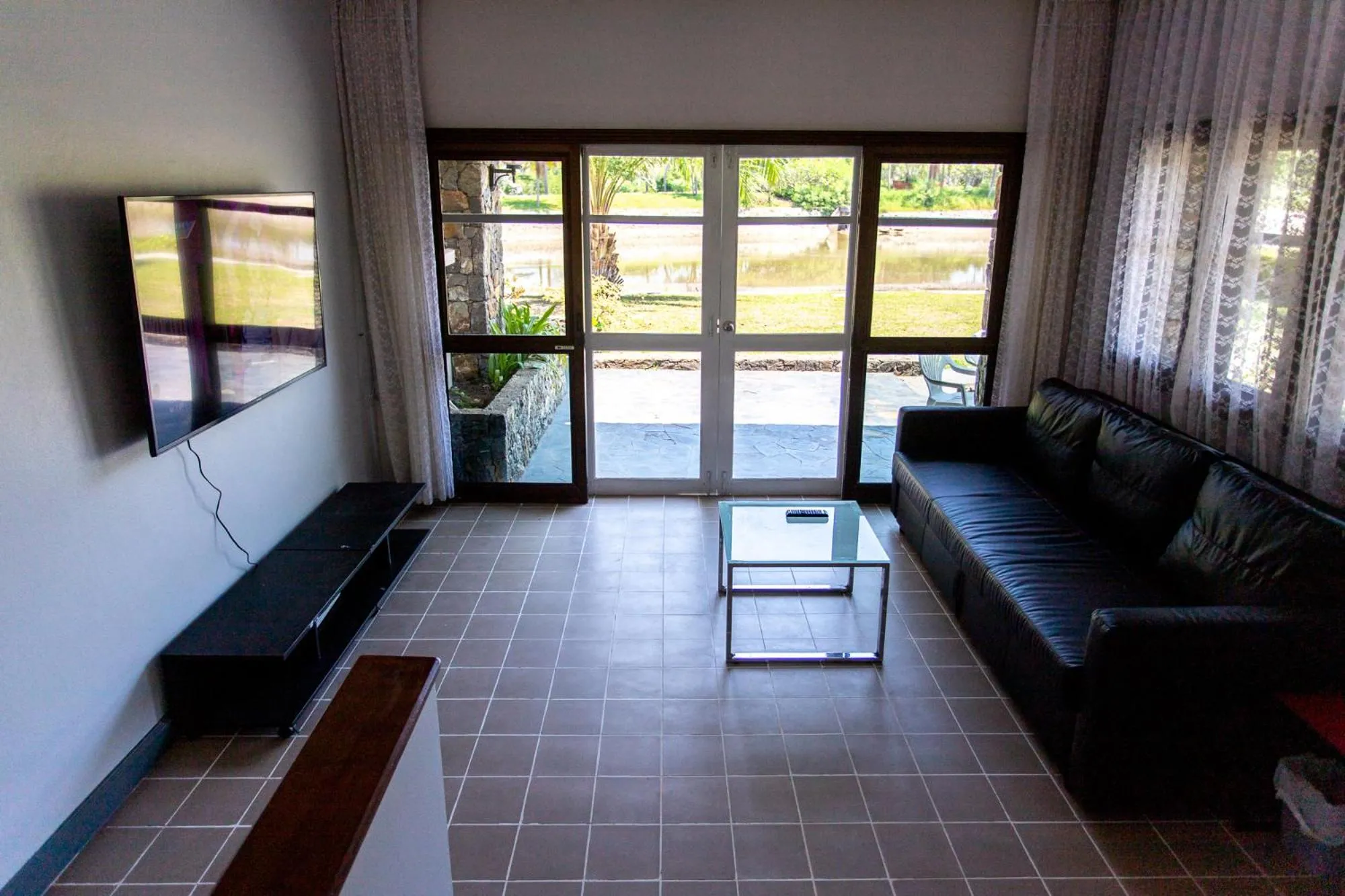 F4 Beach house Kitchen BBQ 3 bedrooms Large yard