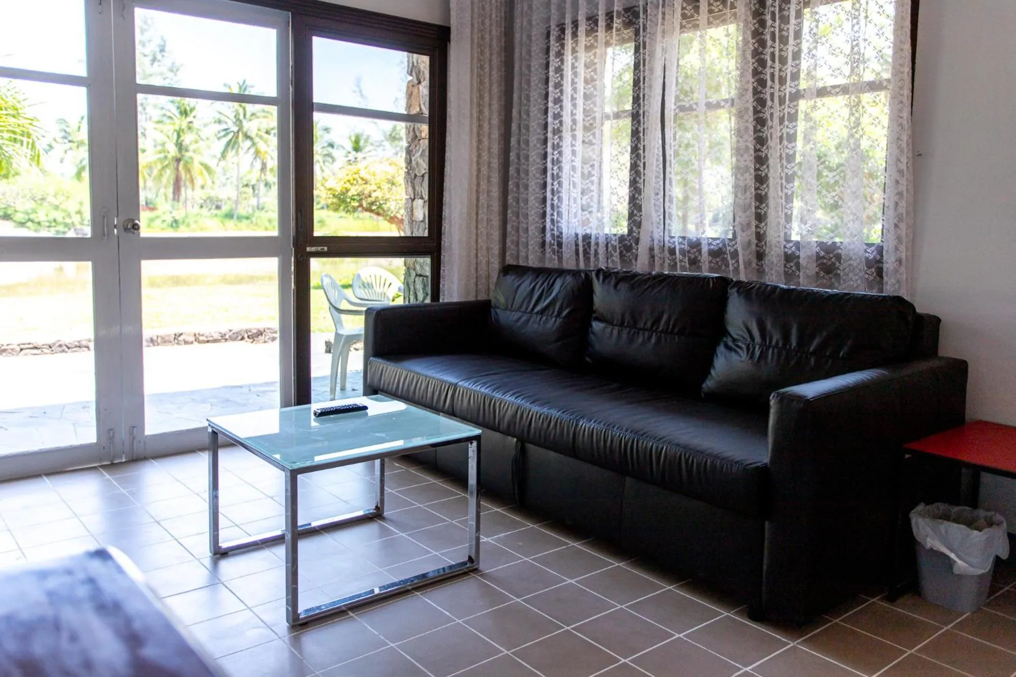 F4 Beach house Kitchen BBQ 3 bedrooms Large yard