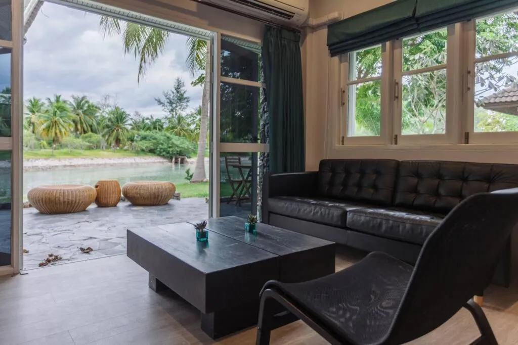 F5 3 Bed Rooms Beach house, full kitchen