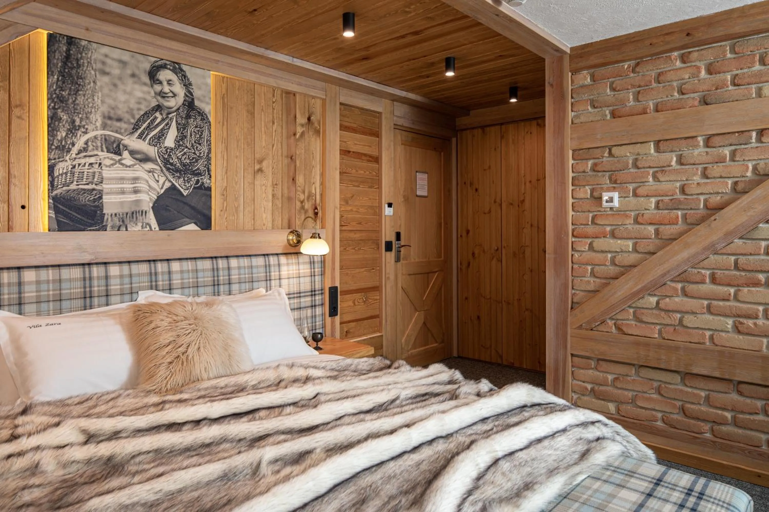 Bedroom, Bed in Zara Chalet