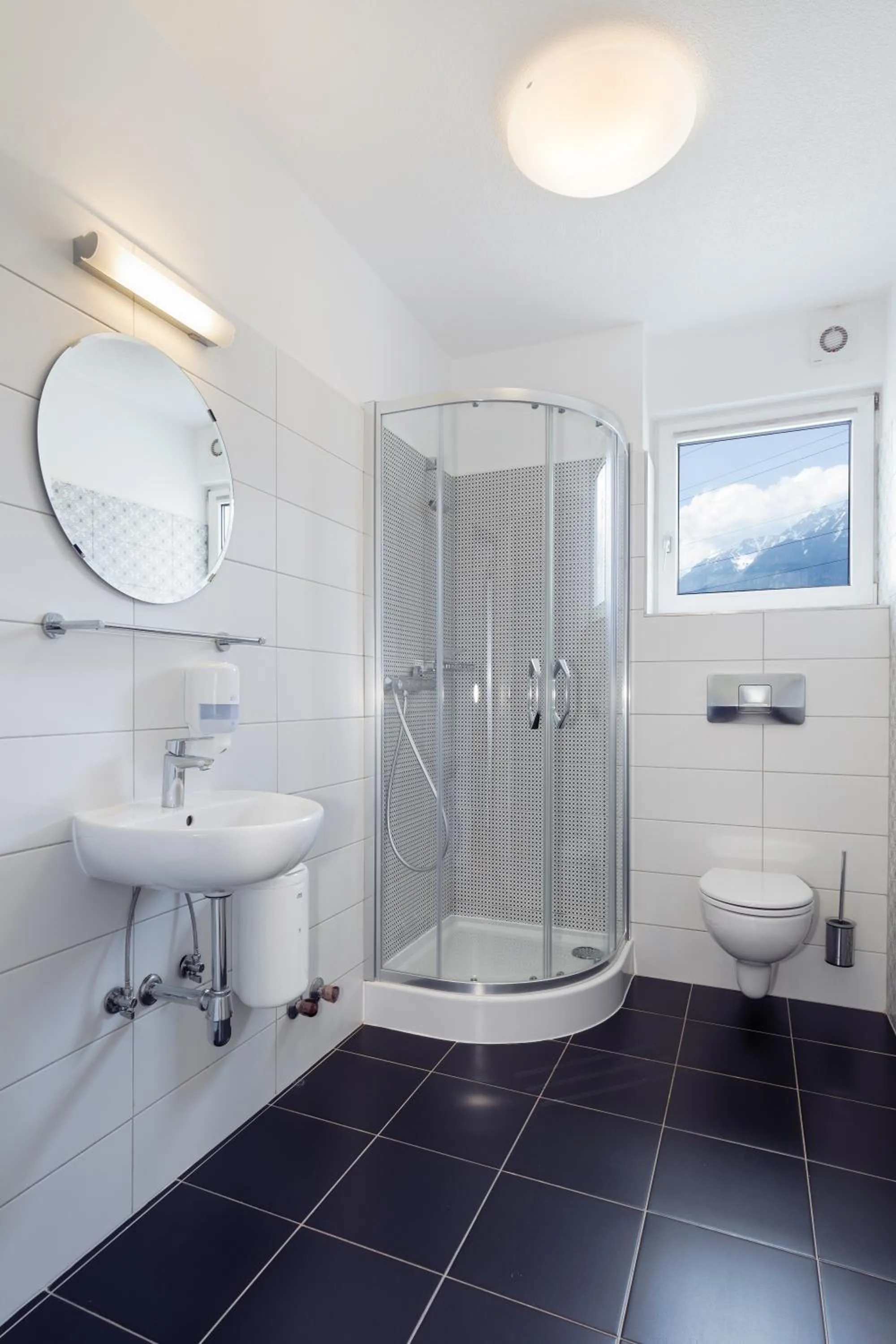 Shower in Hostel Marmota